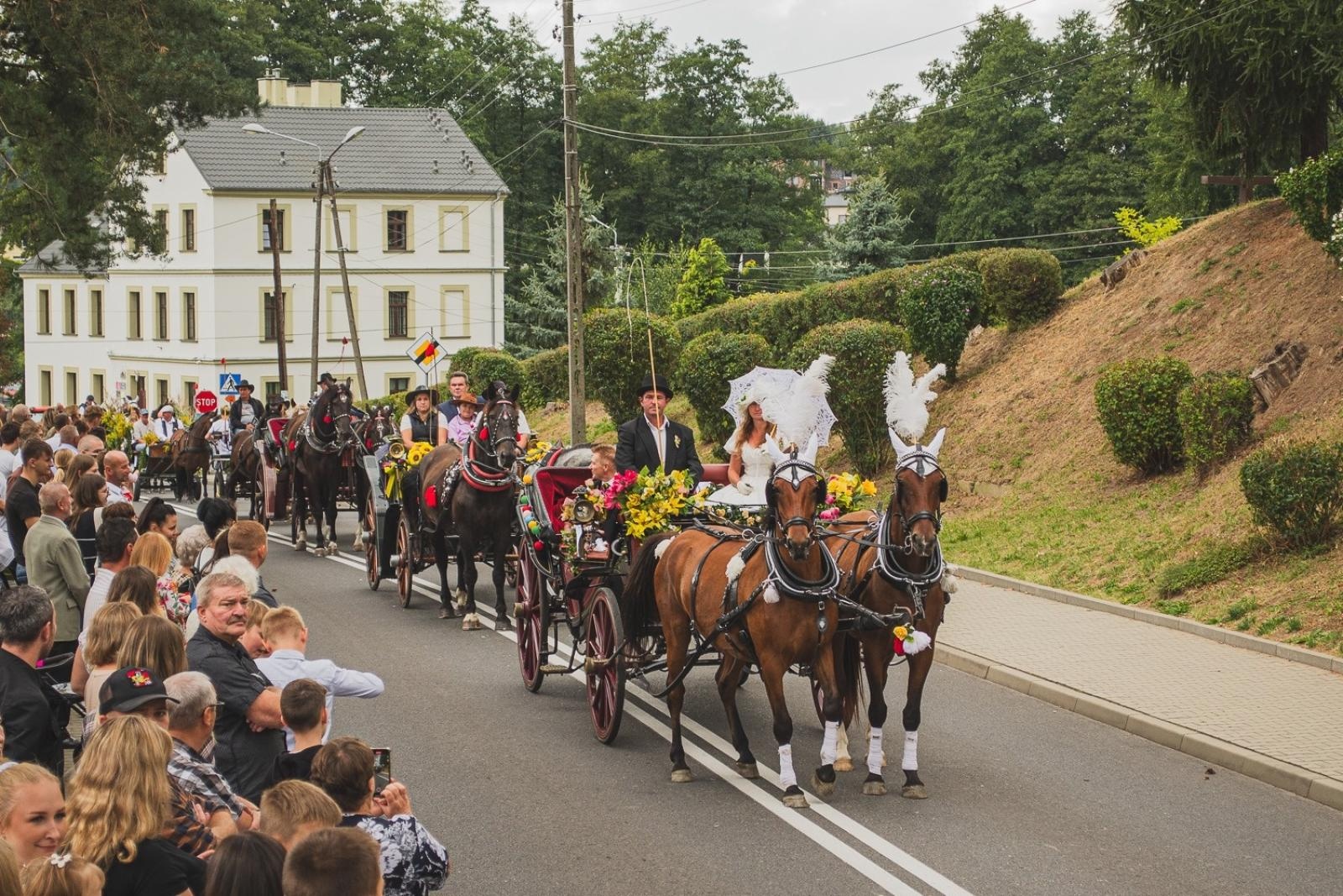Zdjęcie w galerii na portalu naszwodzislaw.com: Boże z Twoich rąk żyjemy. Dożynki w Połomi [FOTO] wiadomości z regionu