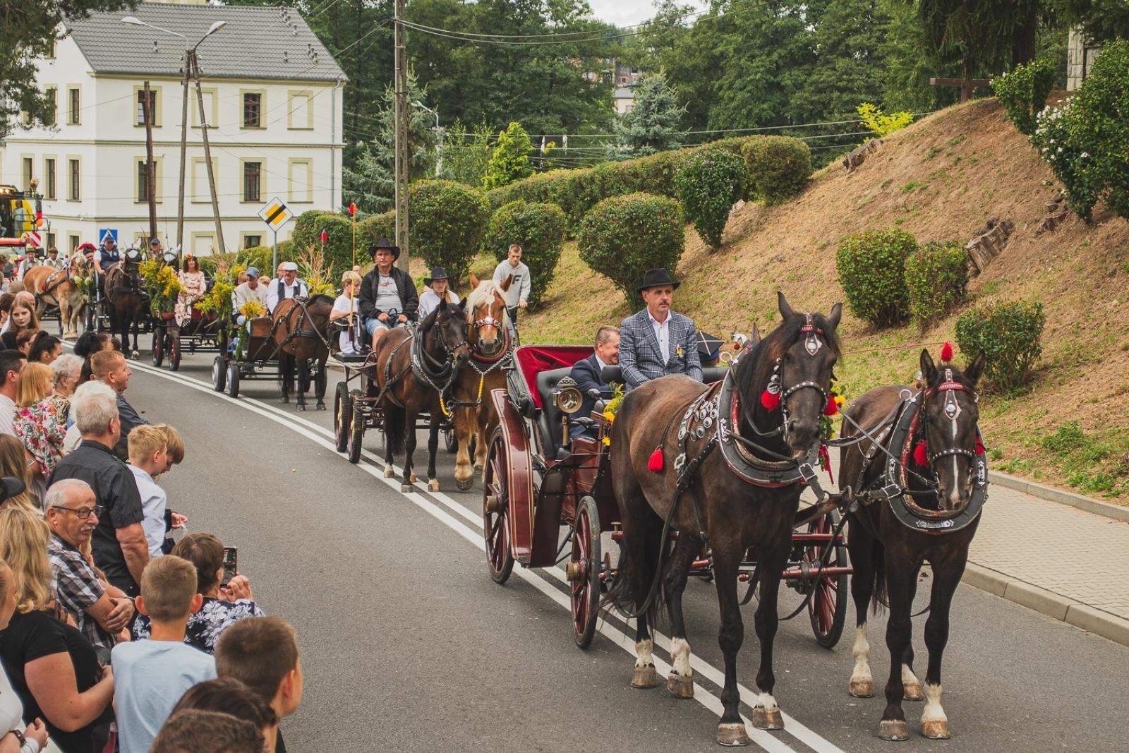 Zdjęcie w galerii na portalu naszwodzislaw.com: Boże z Twoich rąk żyjemy. Dożynki w Połomi [FOTO] wiadomości z regionu