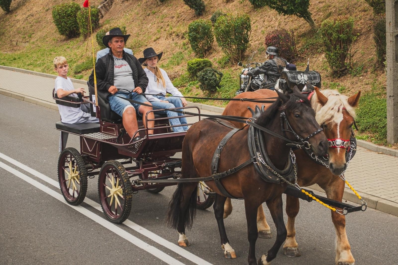 Zdjęcie w galerii na portalu naszwodzislaw.com: Boże z Twoich rąk żyjemy. Dożynki w Połomi [FOTO] wiadomości z regionu