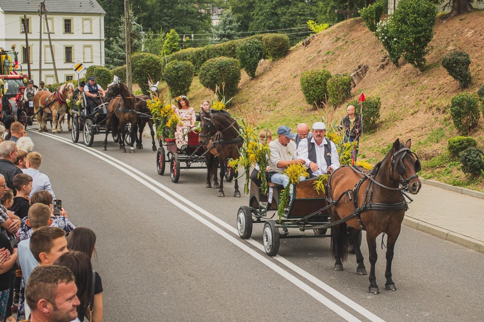 Zdjęcie w galerii na portalu naszwodzislaw.com: Boże z Twoich rąk żyjemy. Dożynki w Połomi [FOTO] wiadomości z regionu