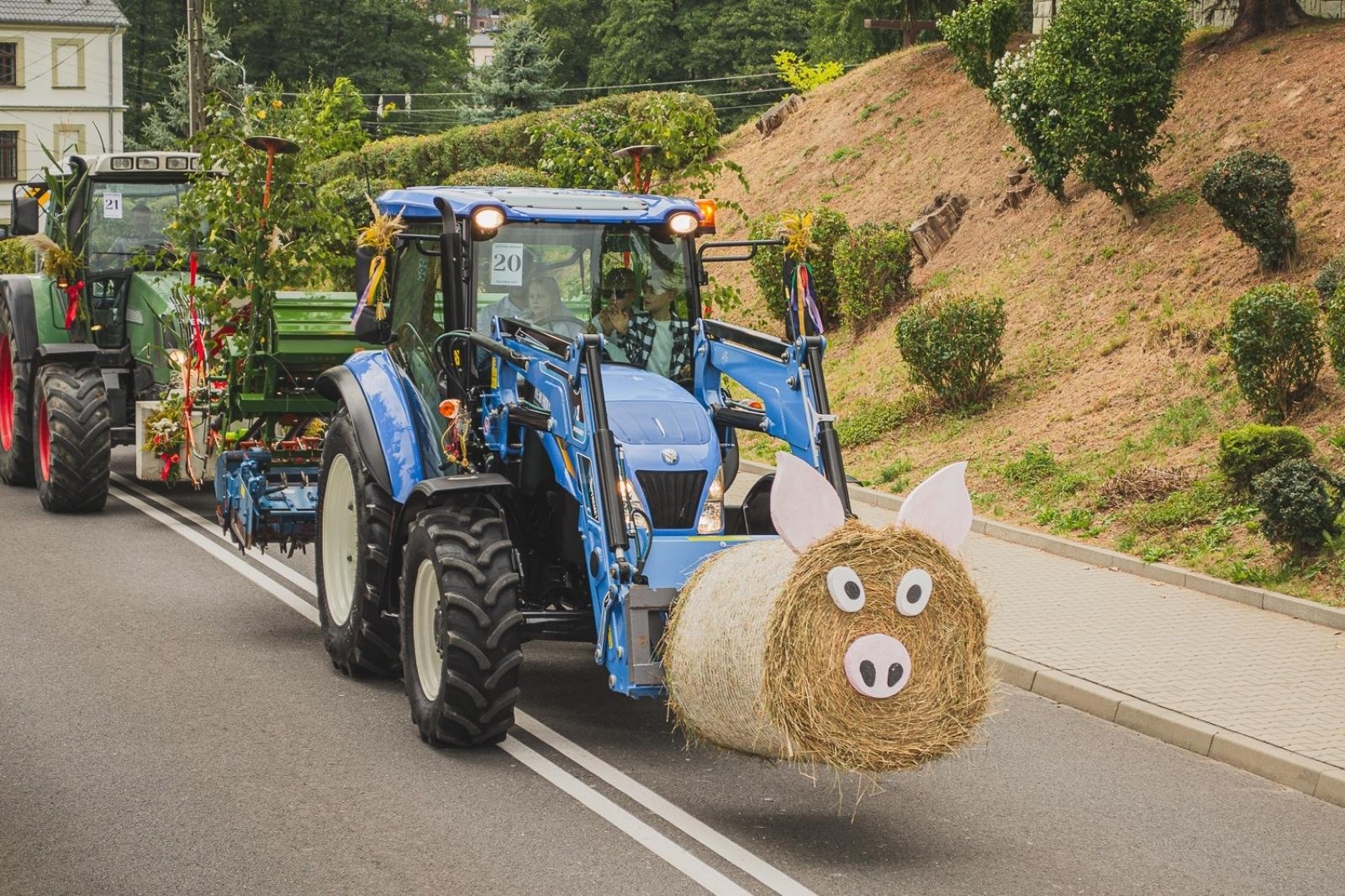 Zdjęcie w galerii na portalu naszwodzislaw.com: Boże z Twoich rąk żyjemy. Dożynki w Połomi [FOTO] wiadomości z regionu