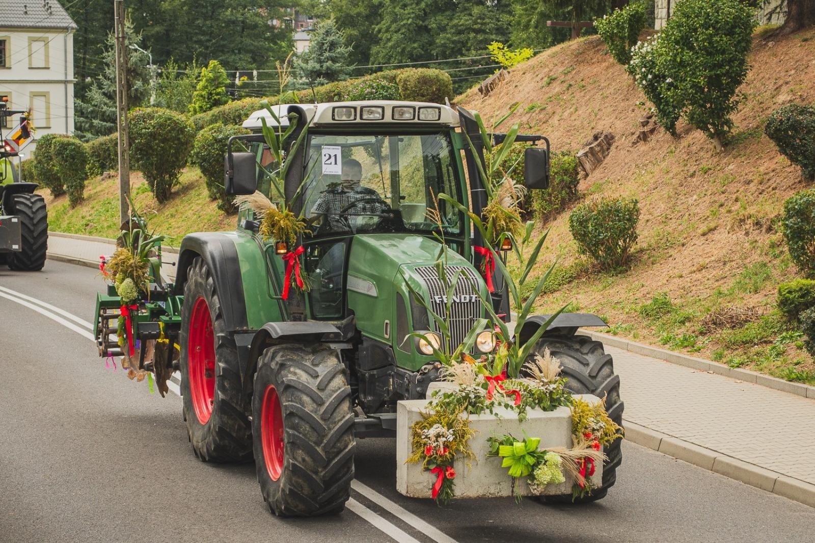 Zdjęcie w galerii na portalu naszwodzislaw.com: Boże z Twoich rąk żyjemy. Dożynki w Połomi [FOTO] wiadomości z regionu