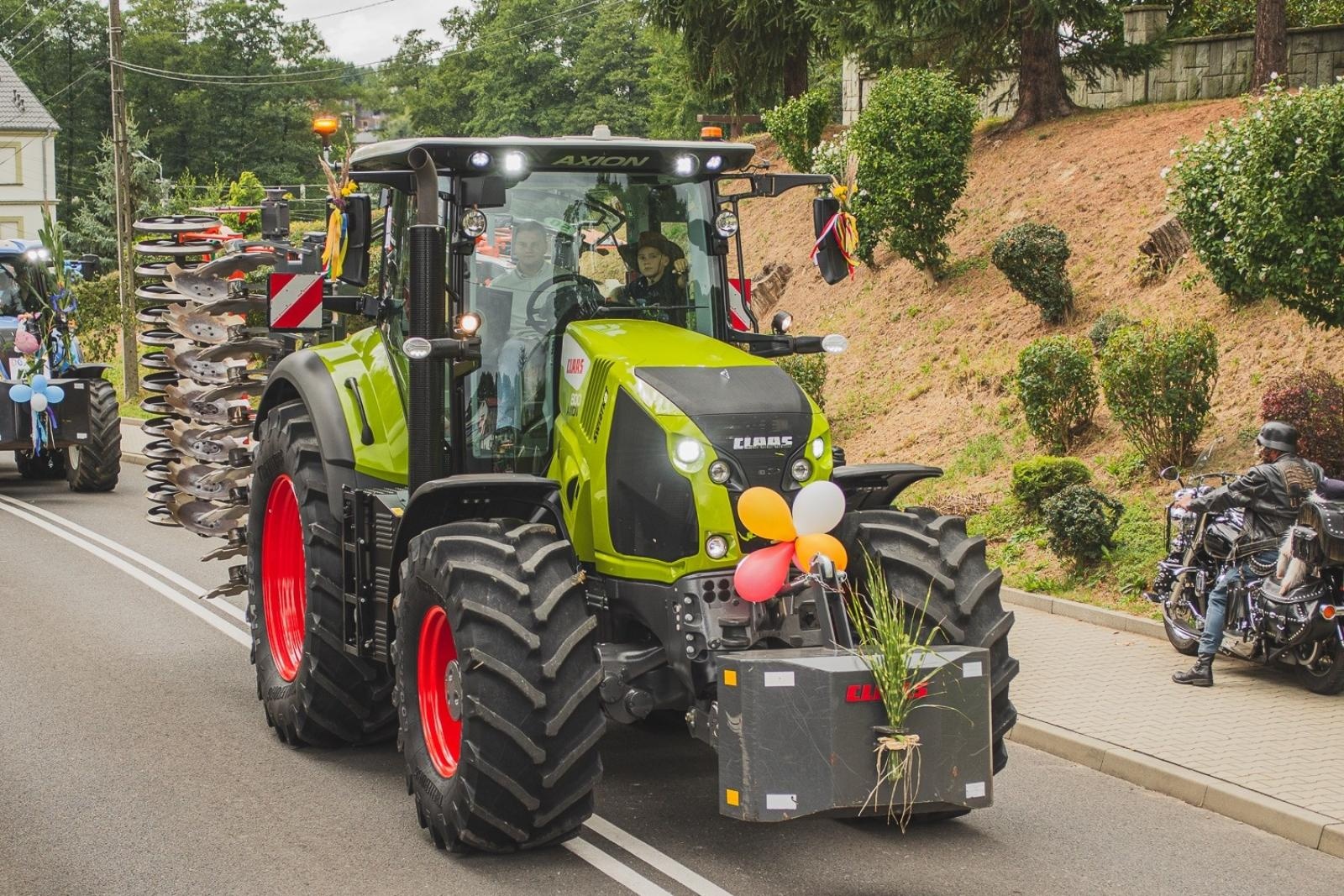 Zdjęcie w galerii na portalu naszwodzislaw.com: Boże z Twoich rąk żyjemy. Dożynki w Połomi [FOTO] wiadomości z regionu