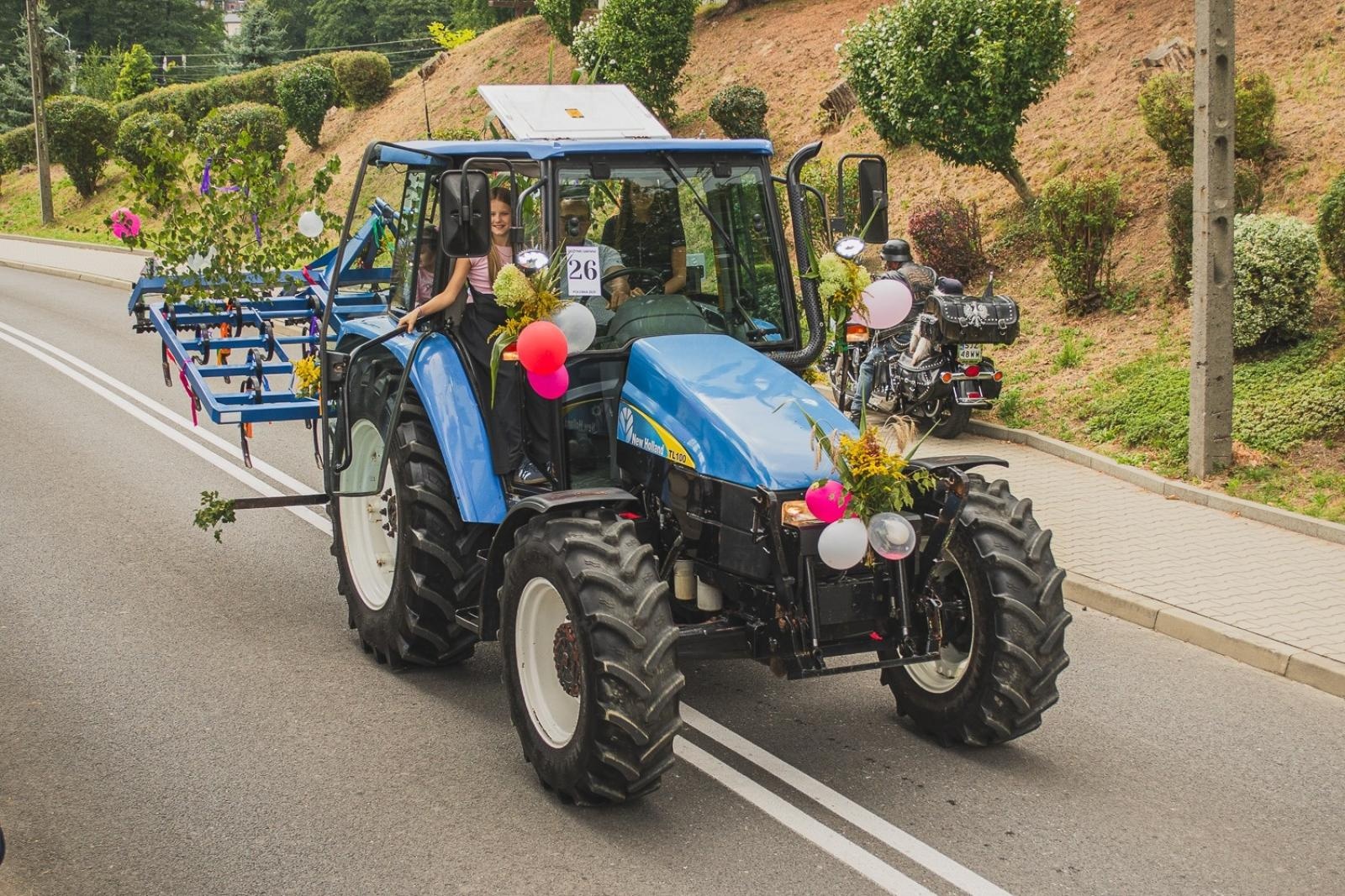 Zdjęcie w galerii na portalu naszwodzislaw.com: Boże z Twoich rąk żyjemy. Dożynki w Połomi [FOTO] wiadomości z regionu