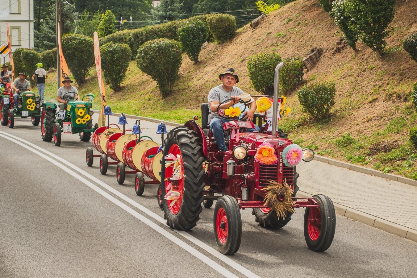 Zdjęcie w galerii na portalu naszwodzislaw.com: Boże z Twoich rąk żyjemy. Dożynki w Połomi [FOTO] wiadomości z regionu