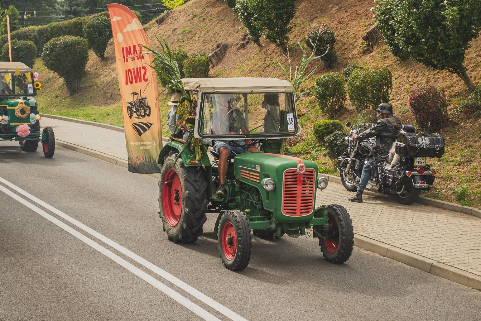 Zdjęcie w galerii na portalu naszwodzislaw.com: Boże z Twoich rąk żyjemy. Dożynki w Połomi [FOTO] wiadomości z regionu