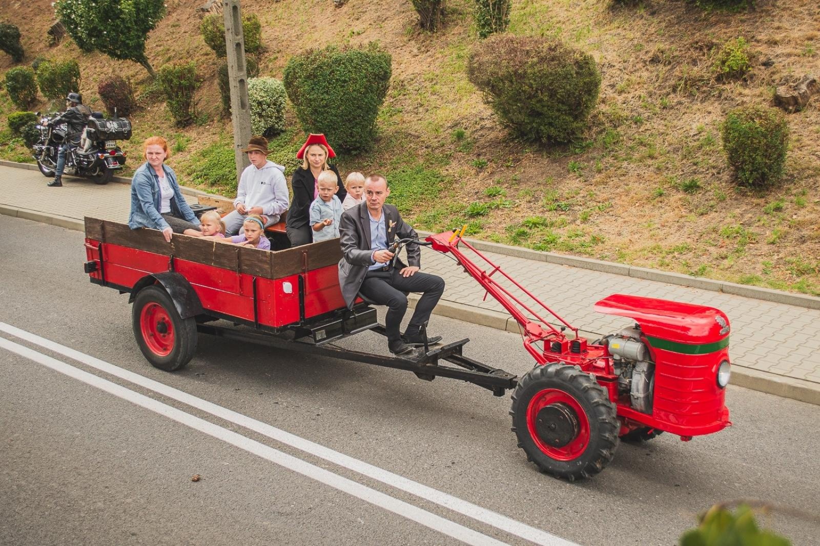 Zdjęcie w galerii na portalu naszwodzislaw.com: Boże z Twoich rąk żyjemy. Dożynki w Połomi [FOTO] wiadomości z regionu