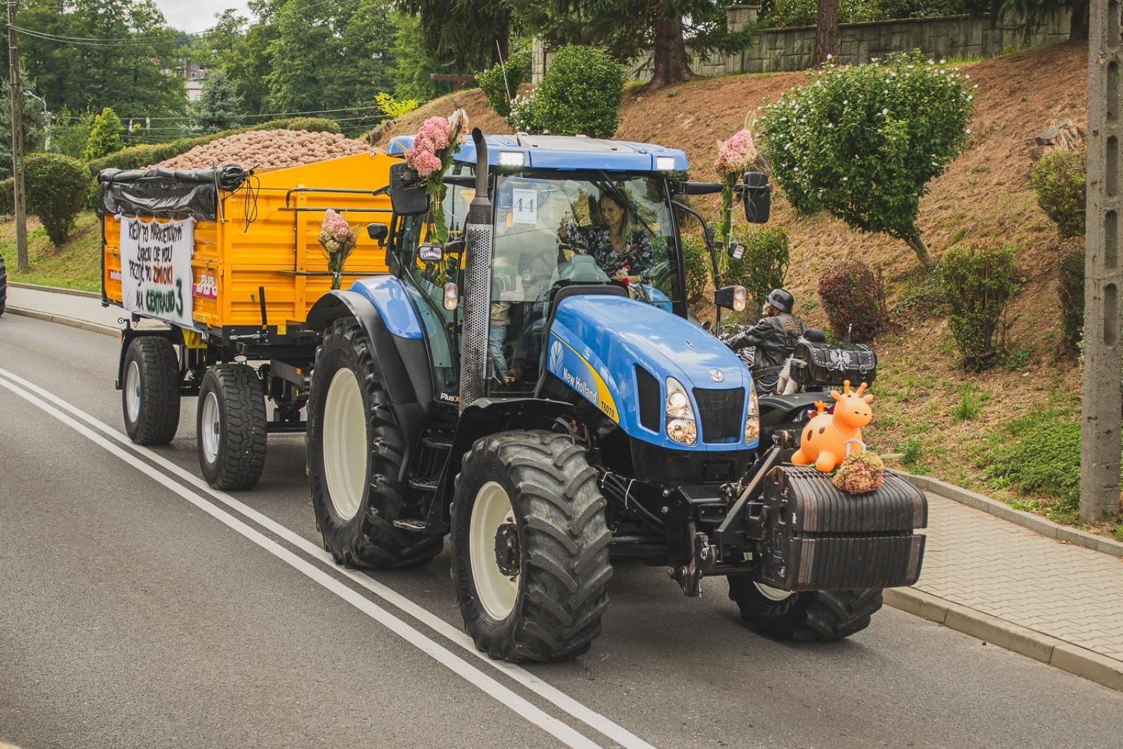 Zdjęcie w galerii na portalu naszwodzislaw.com: Boże z Twoich rąk żyjemy. Dożynki w Połomi [FOTO] wiadomości z regionu