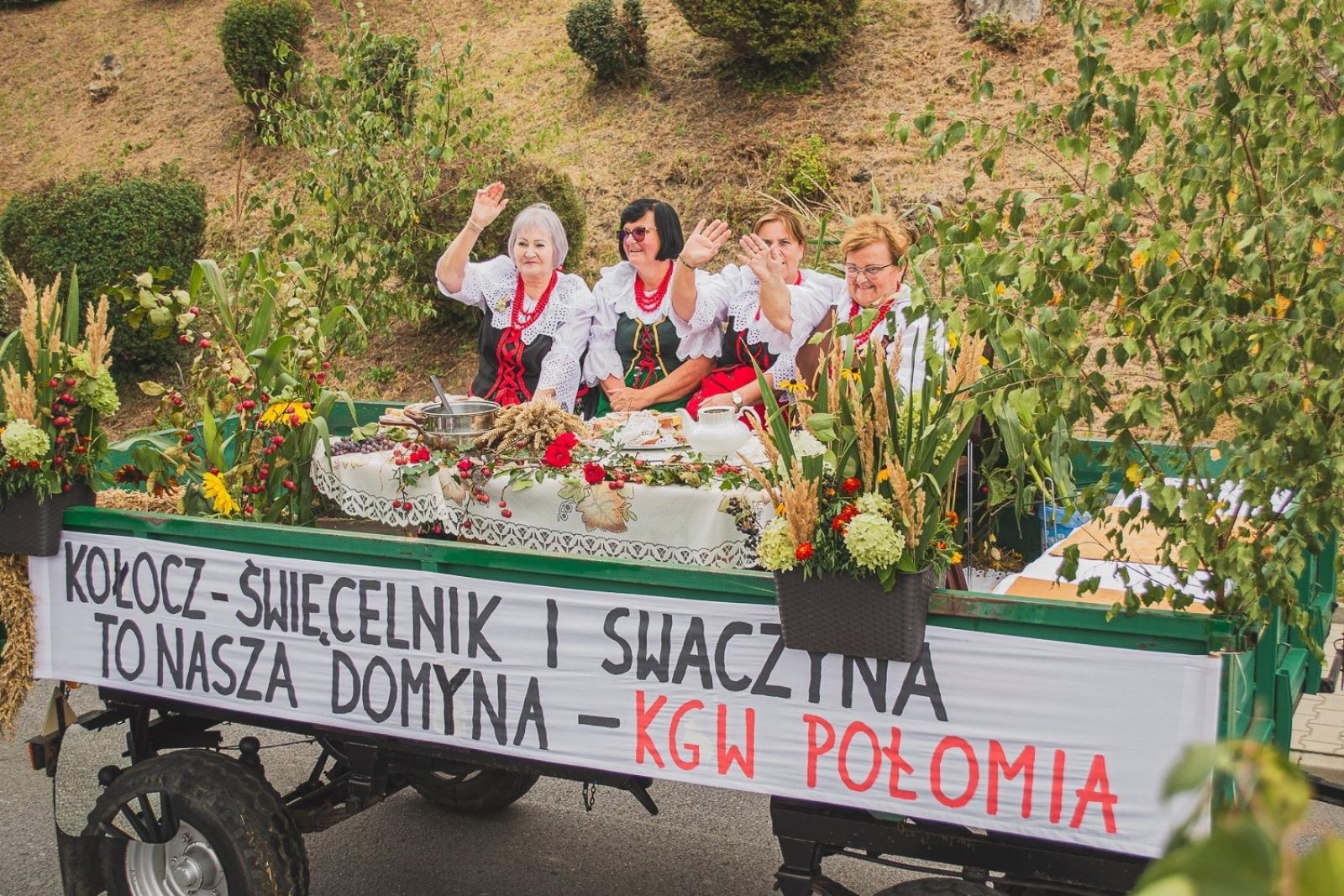 Zdjęcie w galerii na portalu naszwodzislaw.com: Boże z Twoich rąk żyjemy. Dożynki w Połomi [FOTO] wiadomości z regionu