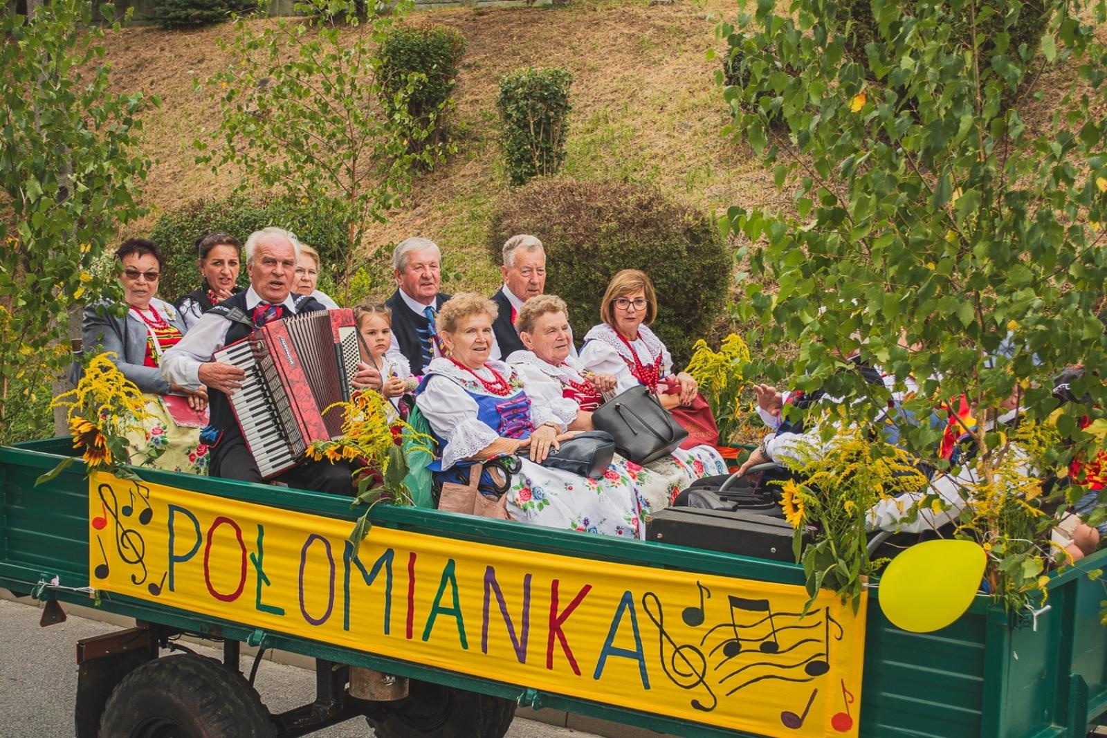 Zdjęcie w galerii na portalu naszwodzislaw.com: Boże z Twoich rąk żyjemy. Dożynki w Połomi [FOTO] wiadomości z regionu