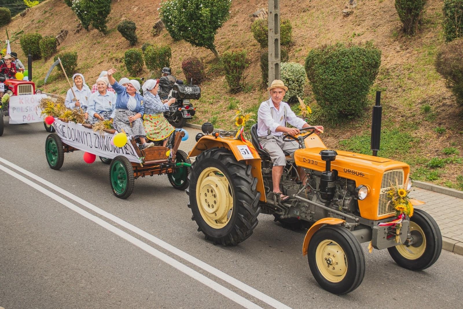 Zdjęcie w galerii na portalu naszwodzislaw.com: Boże z Twoich rąk żyjemy. Dożynki w Połomi [FOTO] wiadomości z regionu