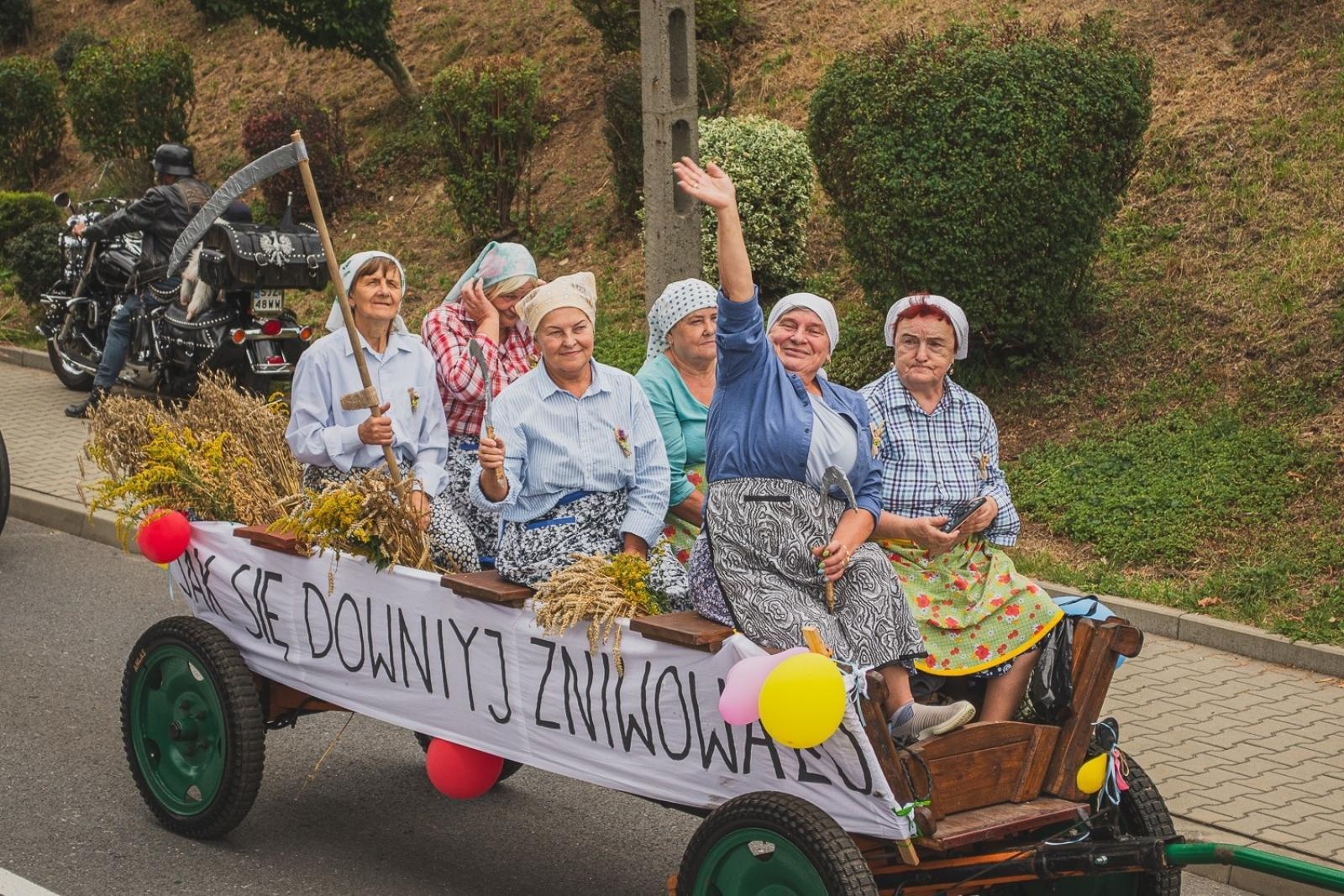 Zdjęcie w galerii na portalu naszwodzislaw.com: Boże z Twoich rąk żyjemy. Dożynki w Połomi [FOTO] wiadomości z regionu