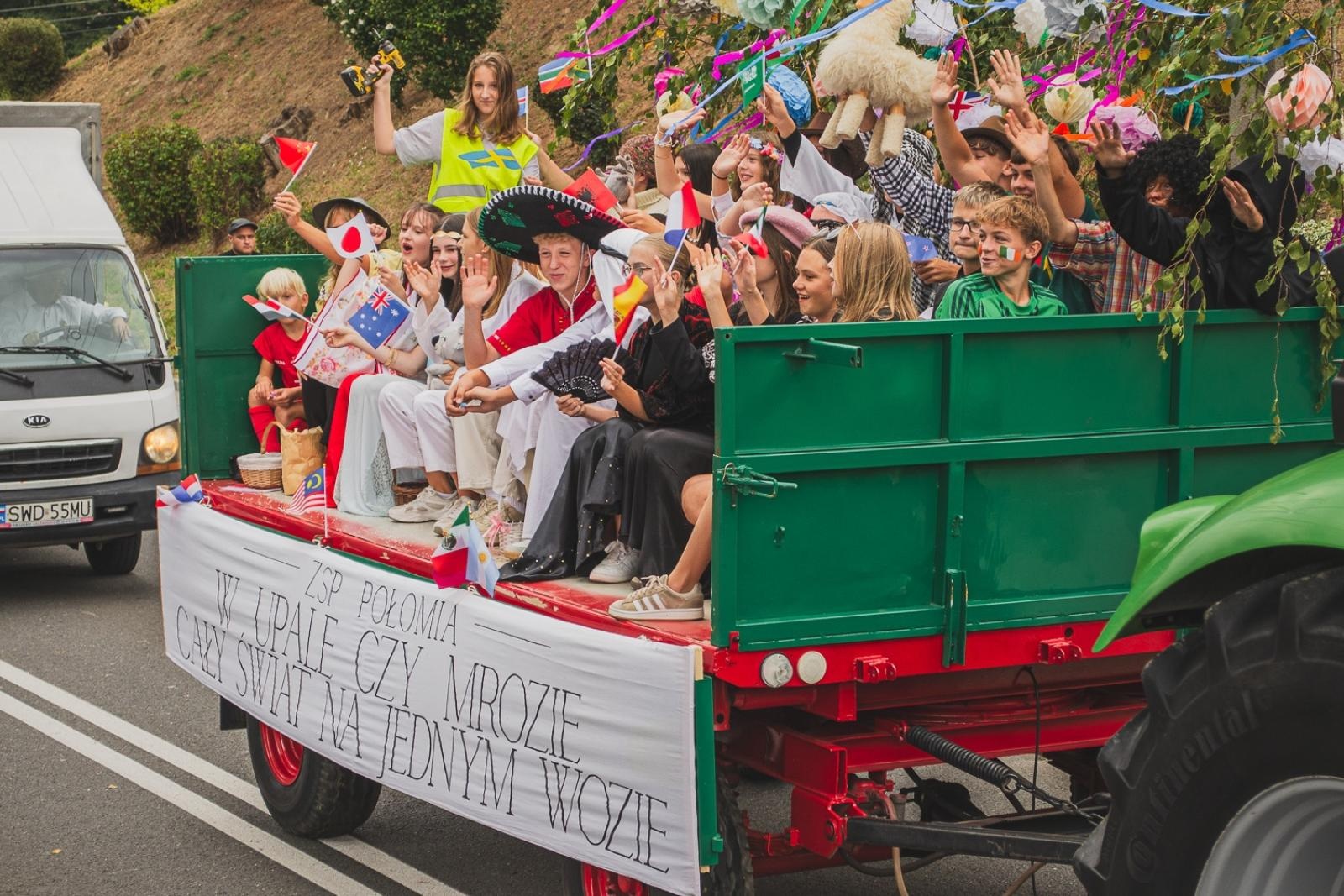 Zdjęcie w galerii na portalu naszwodzislaw.com: Boże z Twoich rąk żyjemy. Dożynki w Połomi [FOTO] wiadomości z regionu