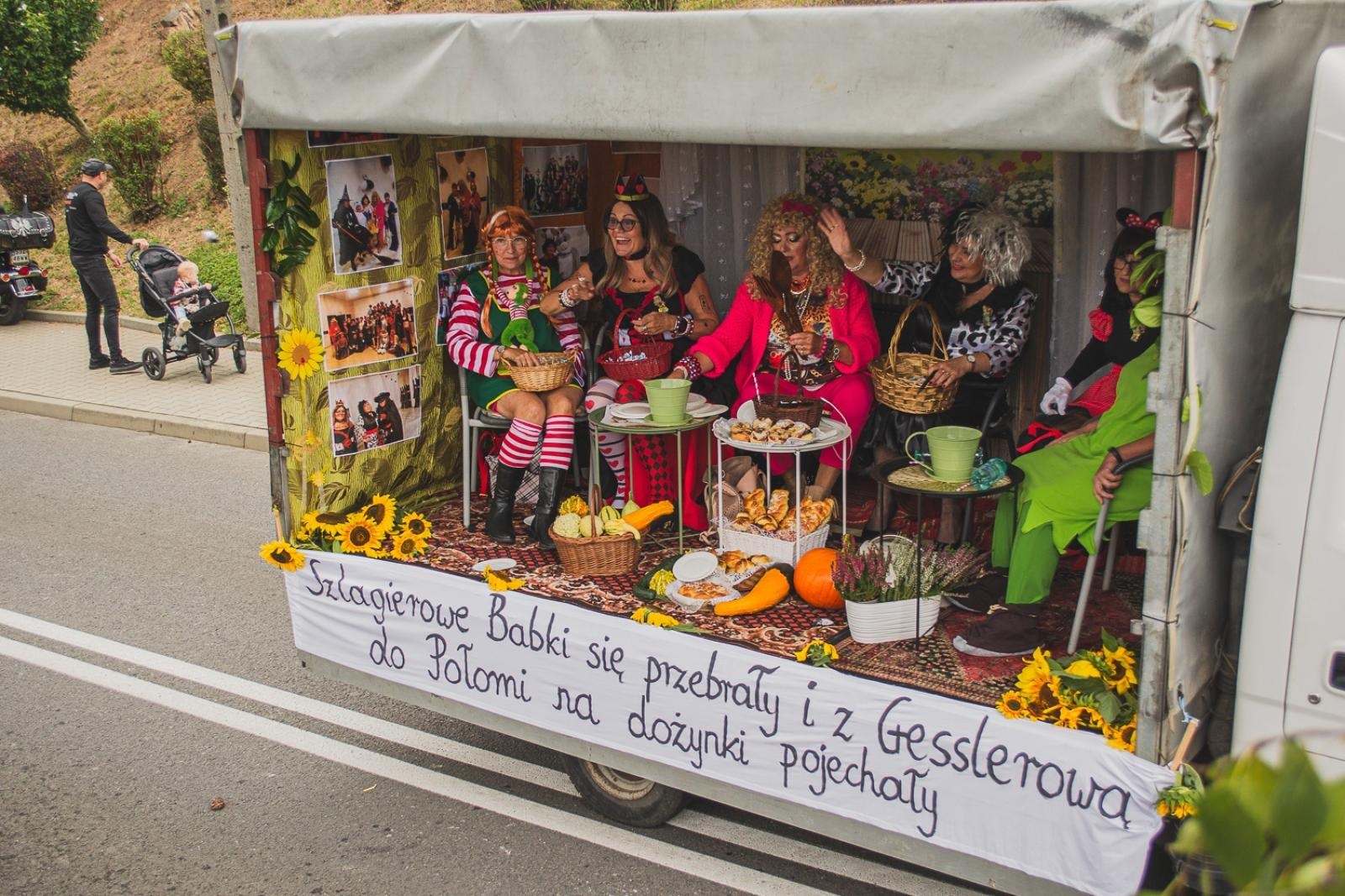 Zdjęcie w galerii na portalu naszwodzislaw.com: Boże z Twoich rąk żyjemy. Dożynki w Połomi [FOTO] wiadomości z regionu