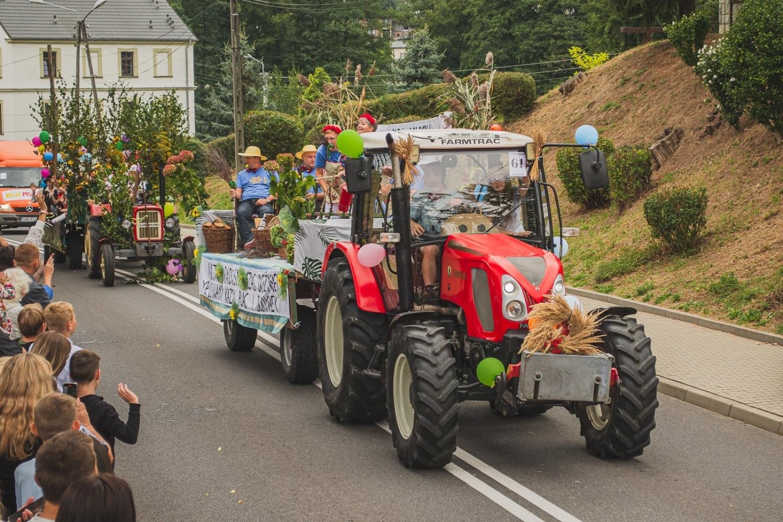 Zdjęcie w galerii na portalu naszwodzislaw.com: Boże z Twoich rąk żyjemy. Dożynki w Połomi [FOTO] wiadomości z regionu