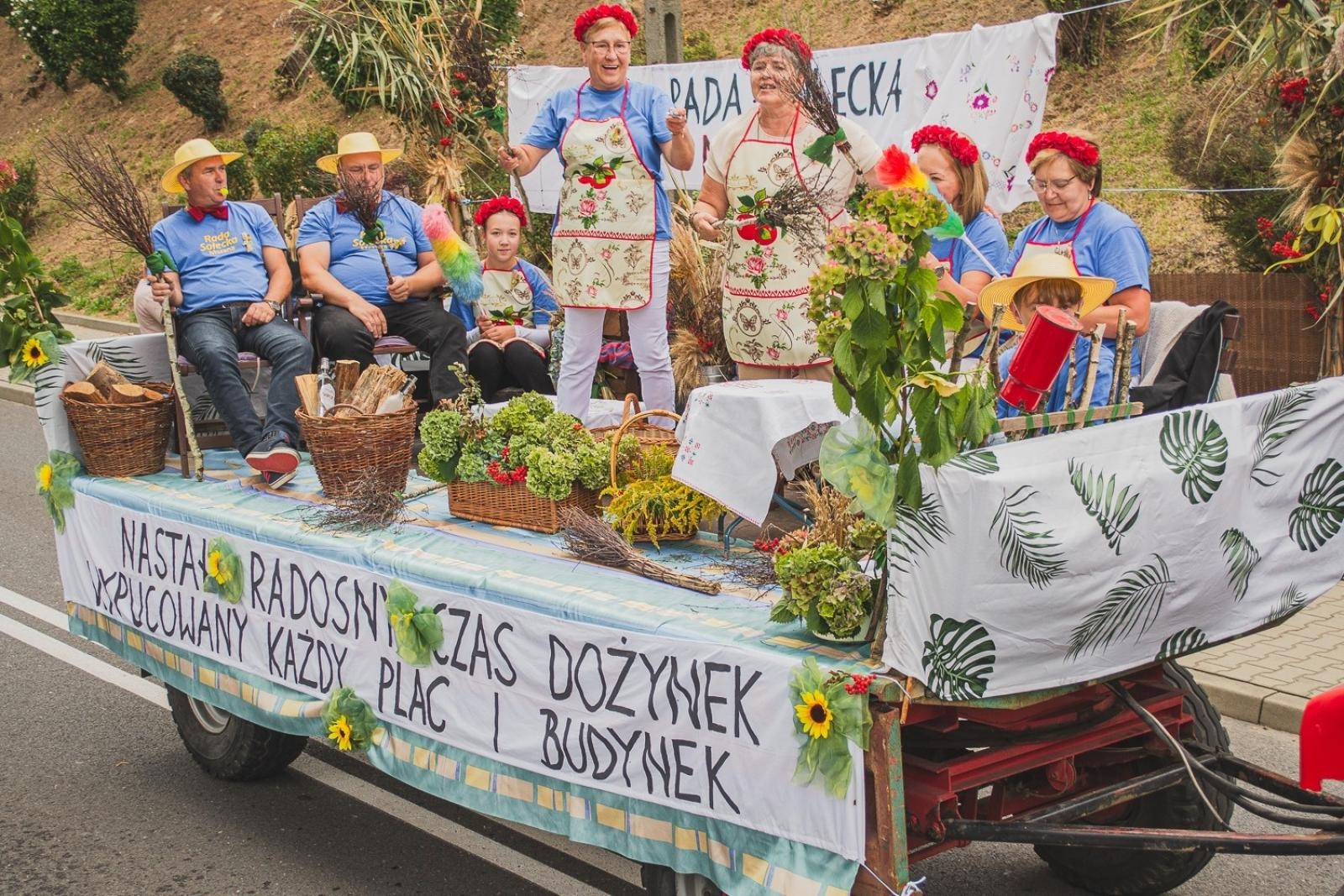 Zdjęcie w galerii na portalu naszwodzislaw.com: Boże z Twoich rąk żyjemy. Dożynki w Połomi [FOTO] wiadomości z regionu