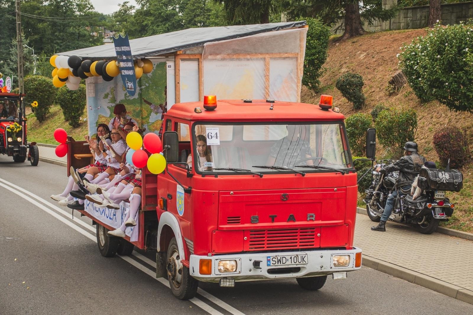 Zdjęcie w galerii na portalu naszwodzislaw.com: Boże z Twoich rąk żyjemy. Dożynki w Połomi [FOTO] wiadomości z regionu