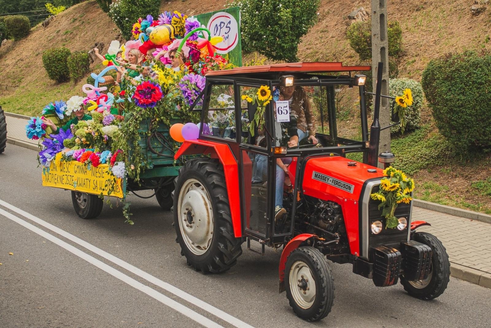 Zdjęcie w galerii na portalu naszwodzislaw.com: Boże z Twoich rąk żyjemy. Dożynki w Połomi [FOTO] wiadomości z regionu