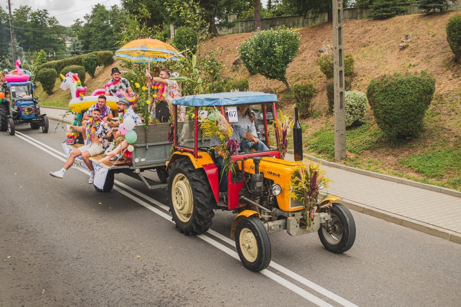Zdjęcie w galerii na portalu naszwodzislaw.com: Boże z Twoich rąk żyjemy. Dożynki w Połomi [FOTO] wiadomości z regionu