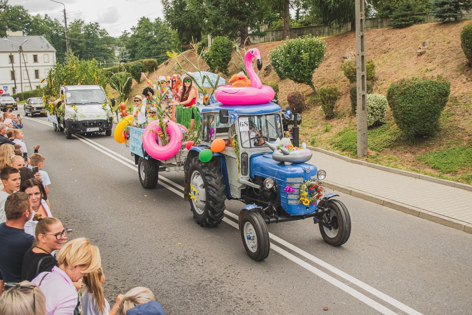 Zdjęcie w galerii na portalu naszwodzislaw.com: Boże z Twoich rąk żyjemy. Dożynki w Połomi [FOTO] wiadomości z regionu