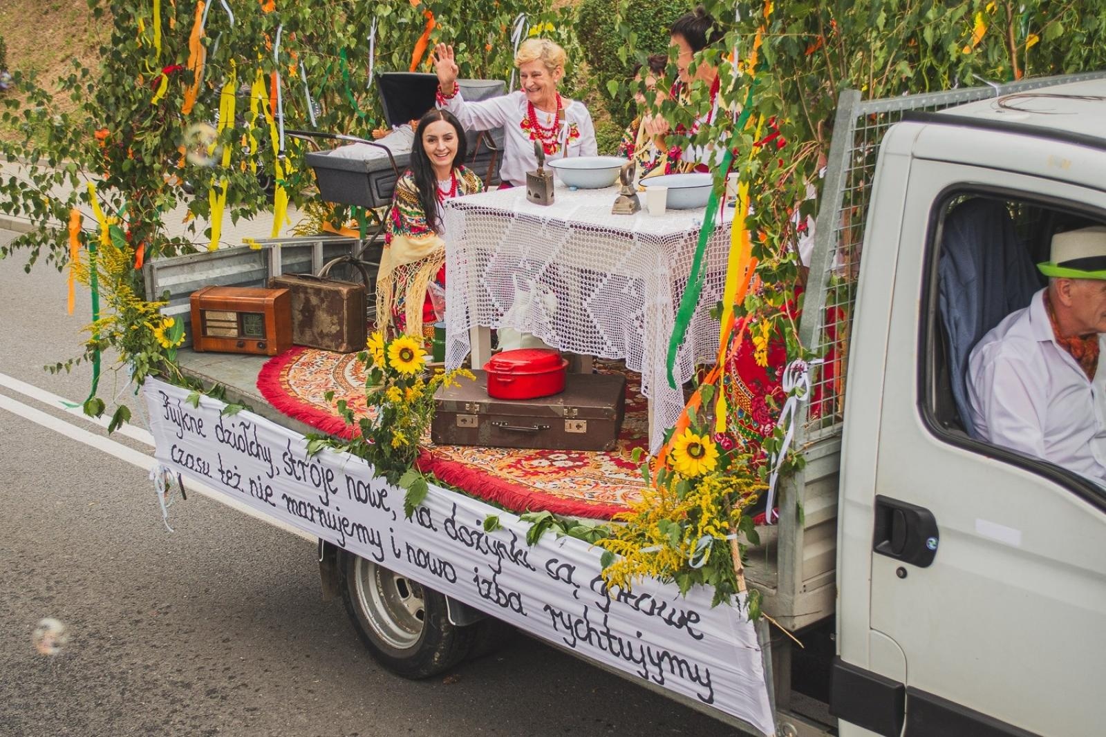 Zdjęcie w galerii na portalu naszwodzislaw.com: Boże z Twoich rąk żyjemy. Dożynki w Połomi [FOTO] wiadomości z regionu