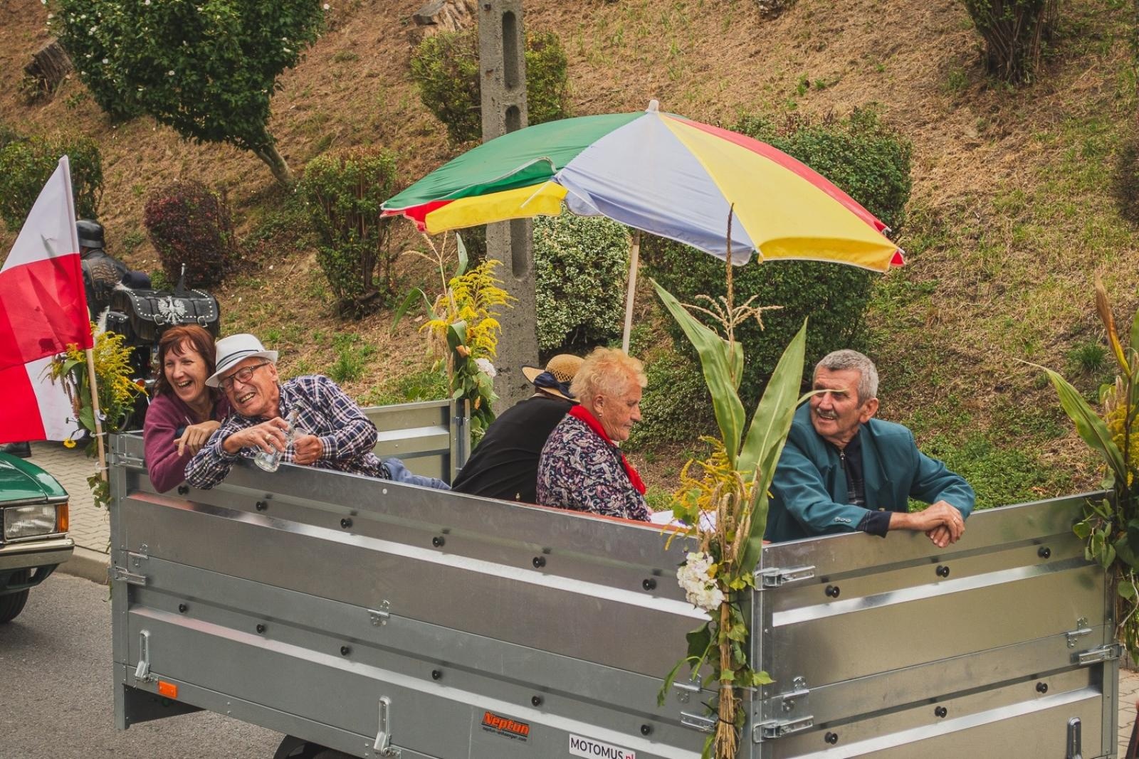 Zdjęcie w galerii na portalu naszwodzislaw.com: Boże z Twoich rąk żyjemy. Dożynki w Połomi [FOTO] wiadomości z regionu