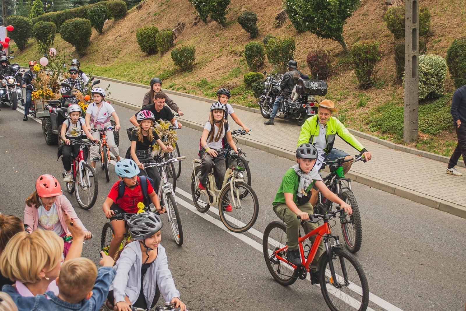 Zdjęcie w galerii na portalu naszwodzislaw.com: Boże z Twoich rąk żyjemy. Dożynki w Połomi [FOTO] wiadomości z regionu