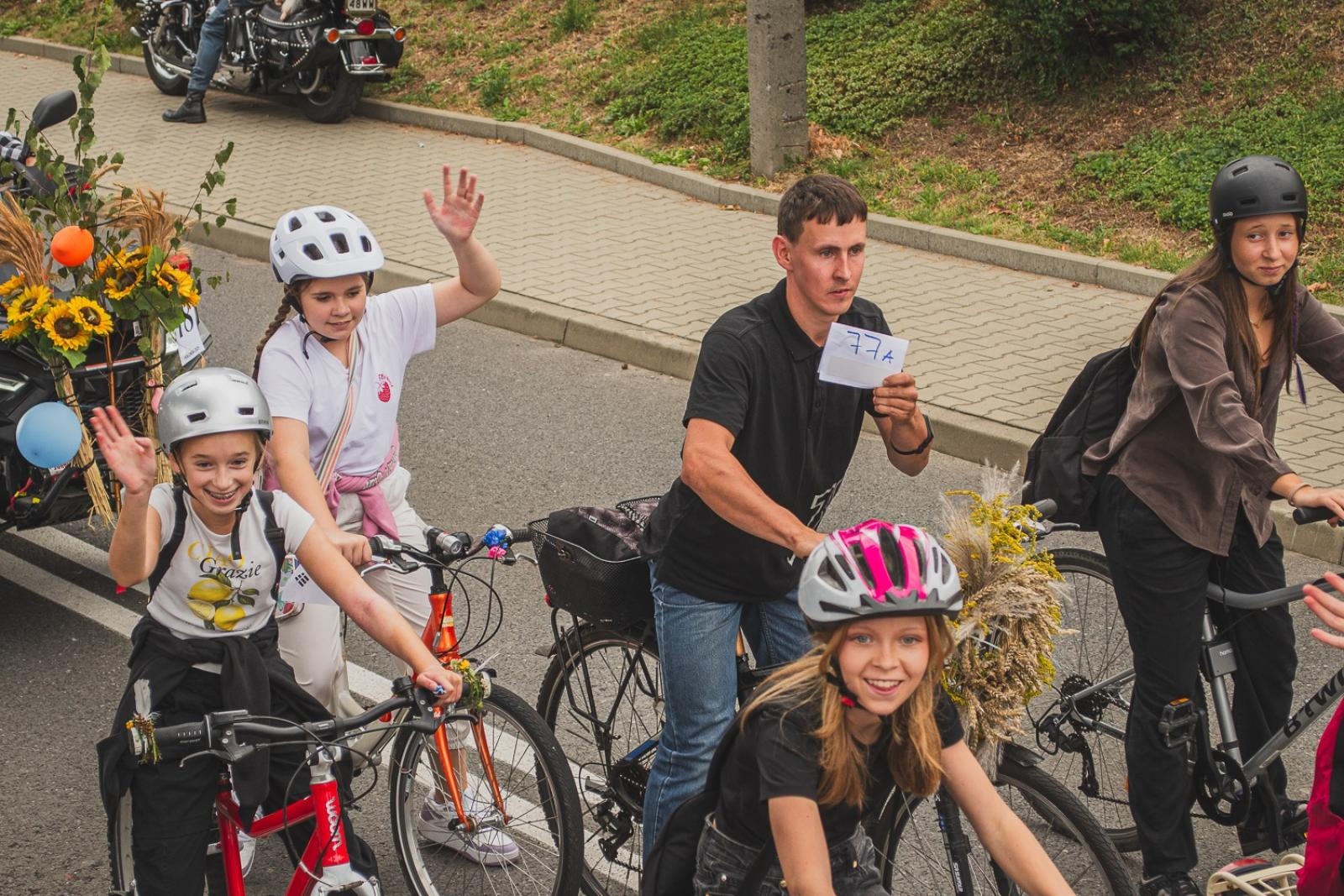 Zdjęcie w galerii na portalu naszwodzislaw.com: Boże z Twoich rąk żyjemy. Dożynki w Połomi [FOTO] wiadomości z regionu