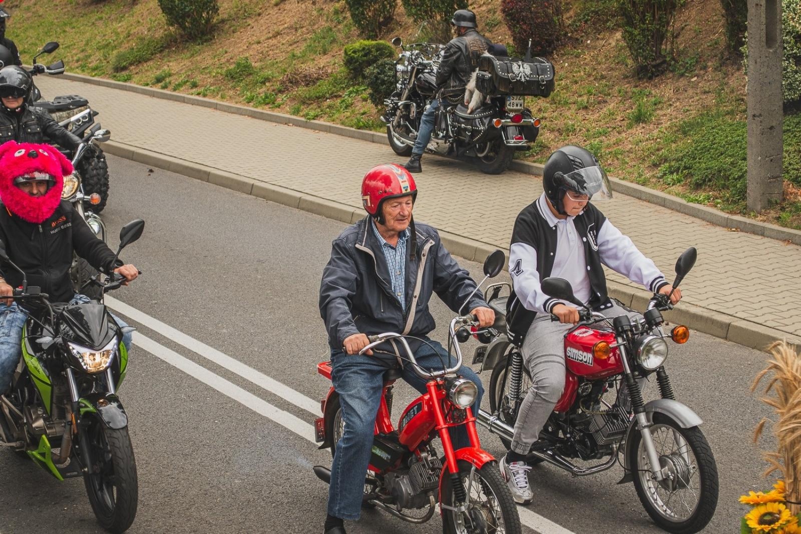 Zdjęcie w galerii na portalu naszwodzislaw.com: Boże z Twoich rąk żyjemy. Dożynki w Połomi [FOTO] wiadomości z regionu