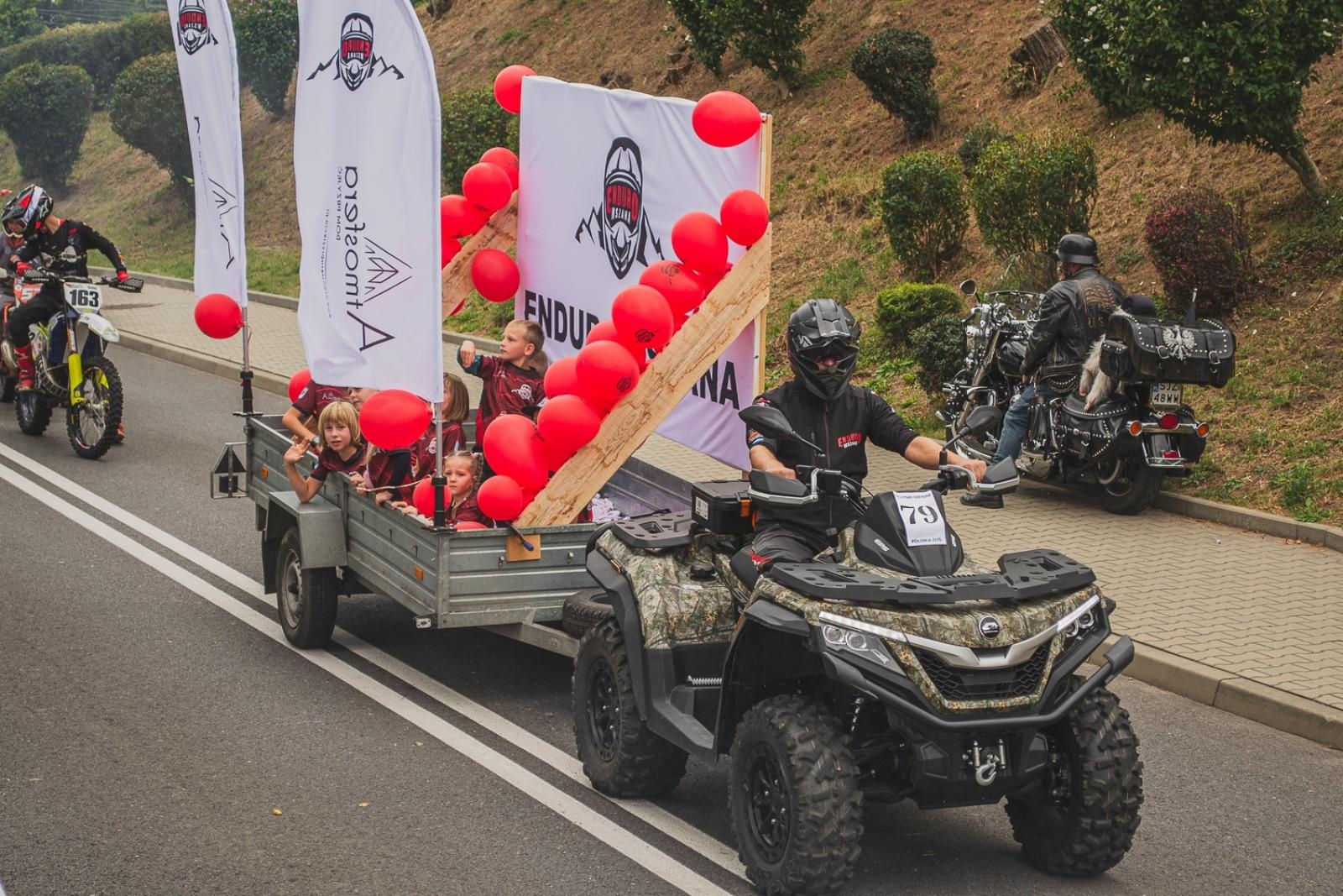 Zdjęcie w galerii na portalu naszwodzislaw.com: Boże z Twoich rąk żyjemy. Dożynki w Połomi [FOTO] wiadomości z regionu