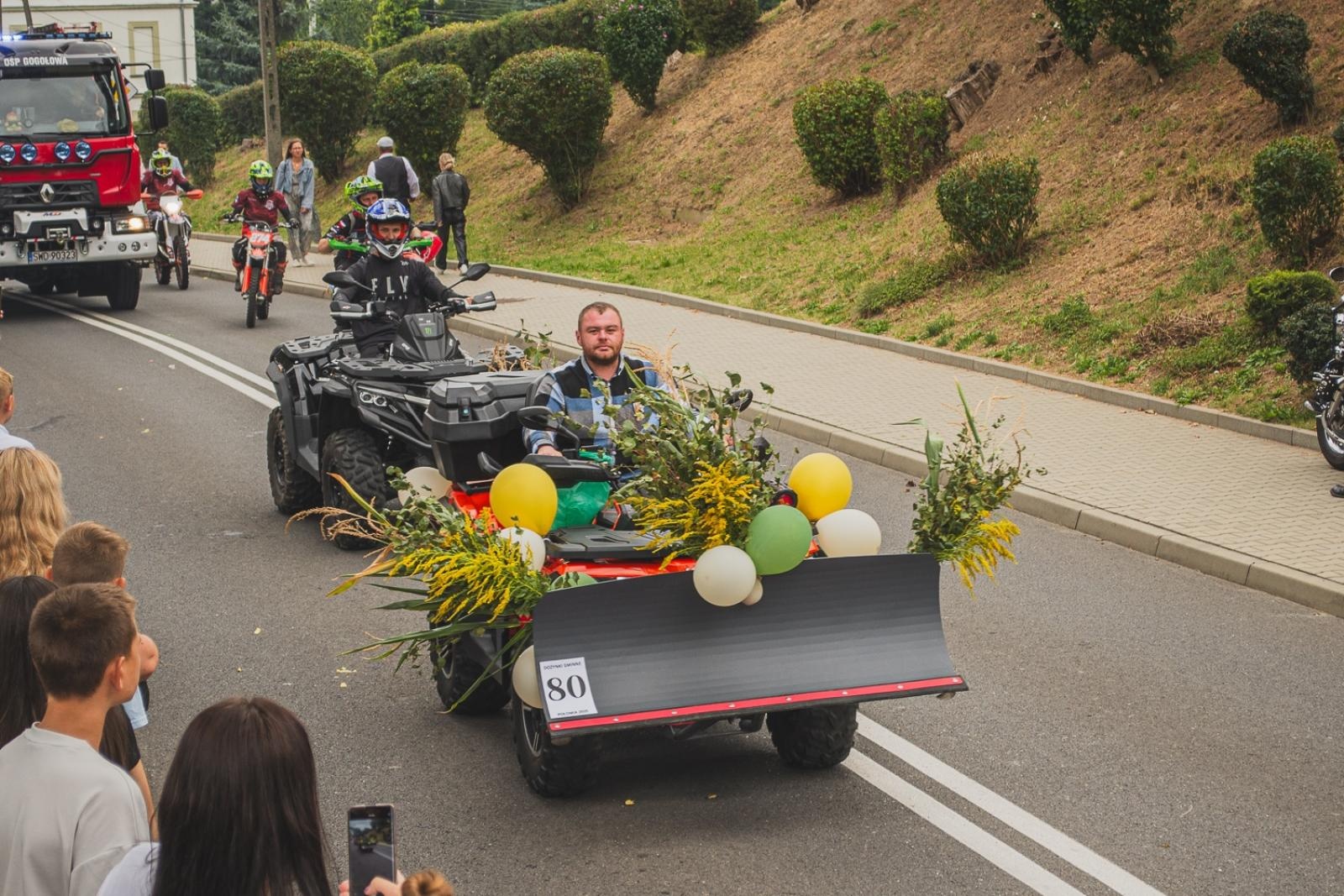 Zdjęcie w galerii na portalu naszwodzislaw.com: Boże z Twoich rąk żyjemy. Dożynki w Połomi [FOTO] wiadomości z regionu