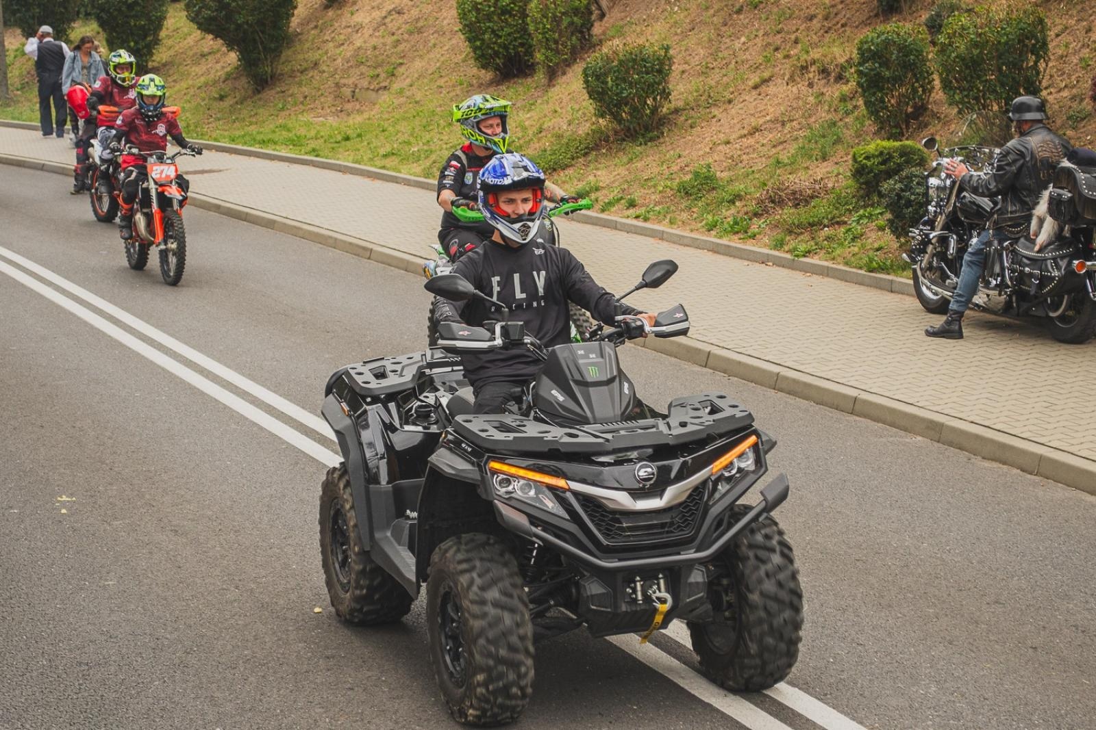 Zdjęcie w galerii na portalu naszwodzislaw.com: Boże z Twoich rąk żyjemy. Dożynki w Połomi [FOTO] wiadomości z regionu