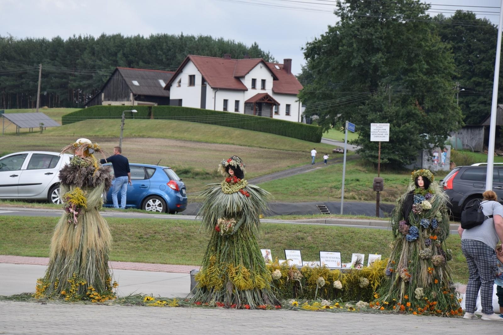 Zdjęcie w galerii na portalu naszwodzislaw.com: Boże z Twoich rąk żyjemy. Dożynki w Połomi [FOTO] wiadomości z regionu