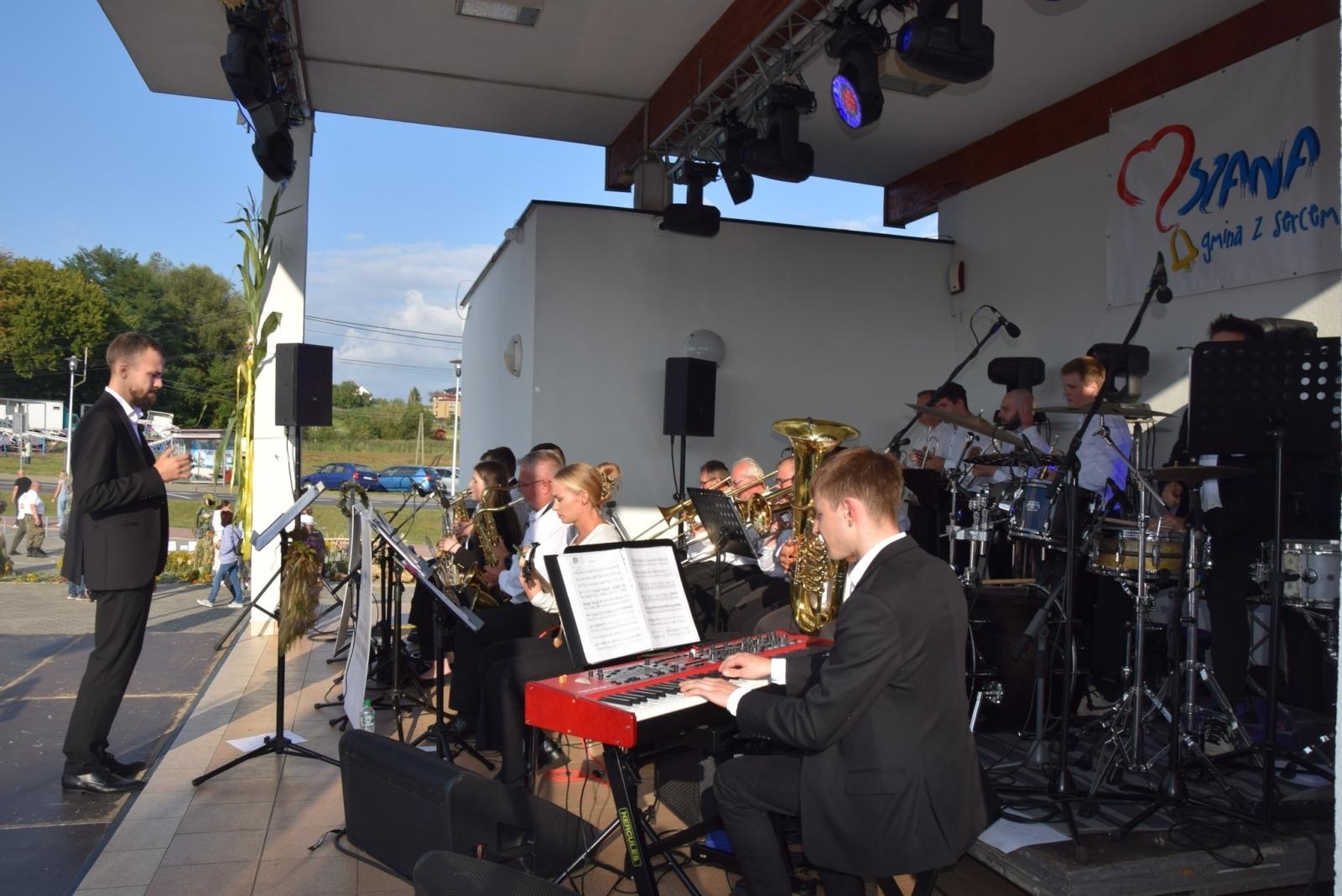 Zdjęcie w galerii na portalu naszwodzislaw.com: Boże z Twoich rąk żyjemy. Dożynki w Połomi [FOTO] wiadomości z regionu