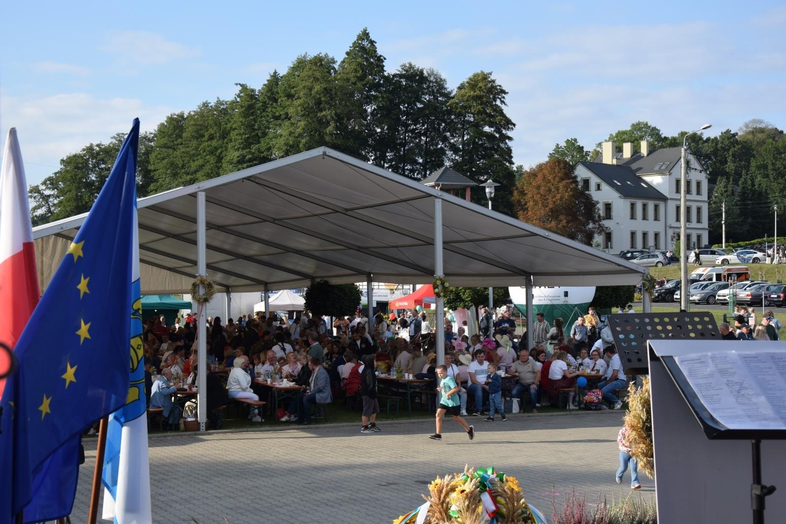 Zdjęcie w galerii na portalu naszwodzislaw.com: Boże z Twoich rąk żyjemy. Dożynki w Połomi [FOTO] wiadomości z regionu