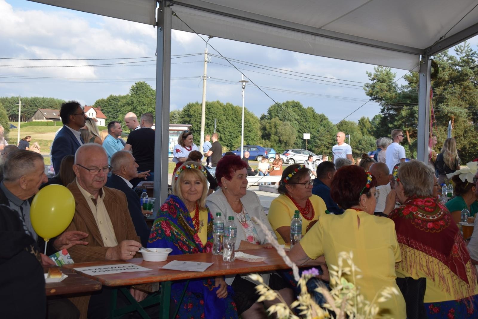 Zdjęcie w galerii na portalu naszwodzislaw.com: Boże z Twoich rąk żyjemy. Dożynki w Połomi [FOTO] wiadomości z regionu
