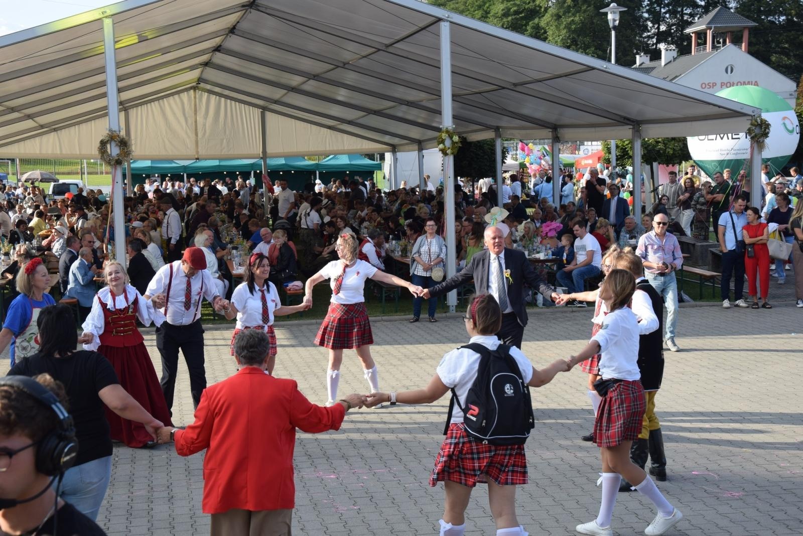 Zdjęcie w galerii na portalu naszwodzislaw.com: Boże z Twoich rąk żyjemy. Dożynki w Połomi [FOTO] wiadomości z regionu