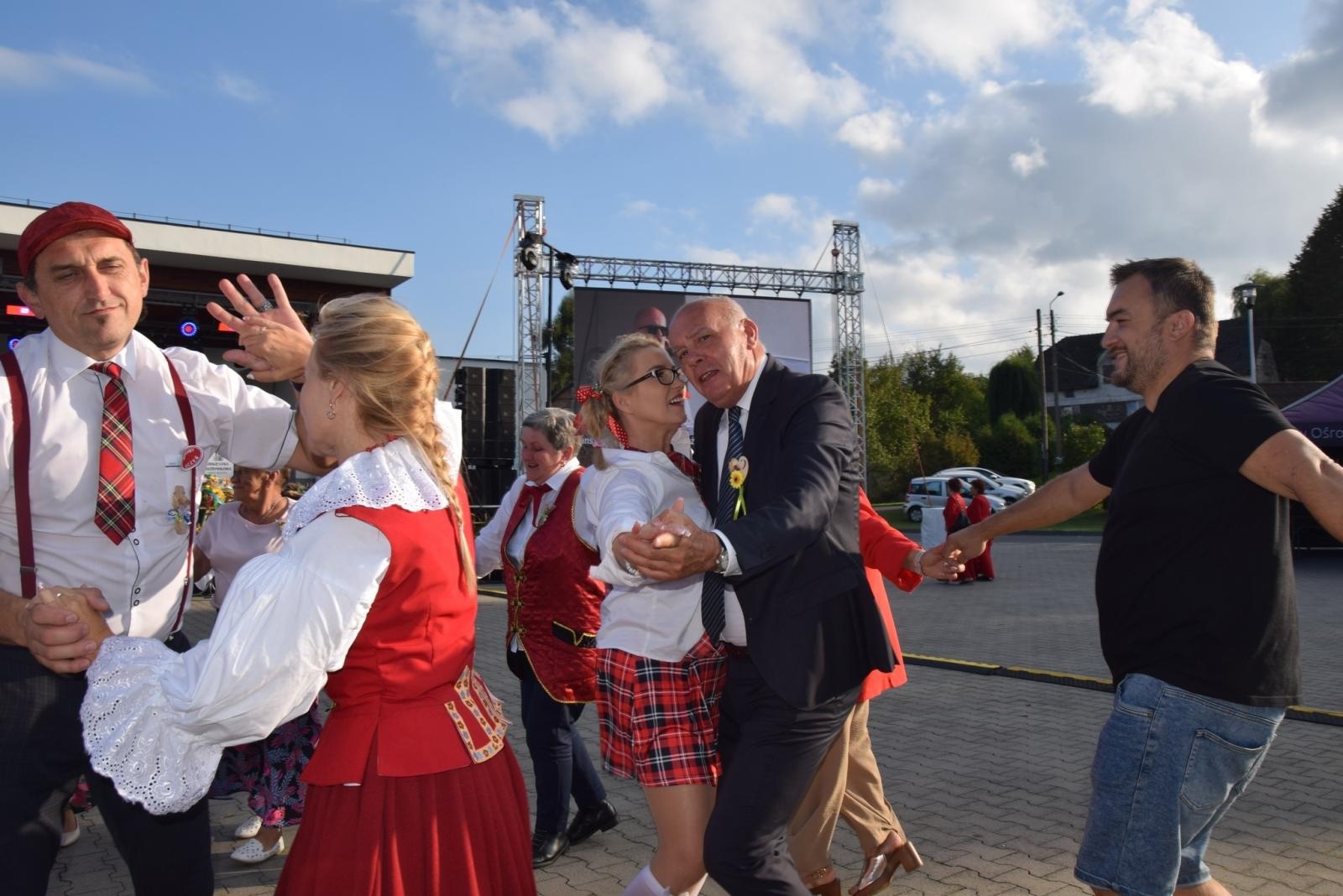 Zdjęcie w galerii na portalu naszwodzislaw.com: Boże z Twoich rąk żyjemy. Dożynki w Połomi [FOTO] wiadomości z regionu
