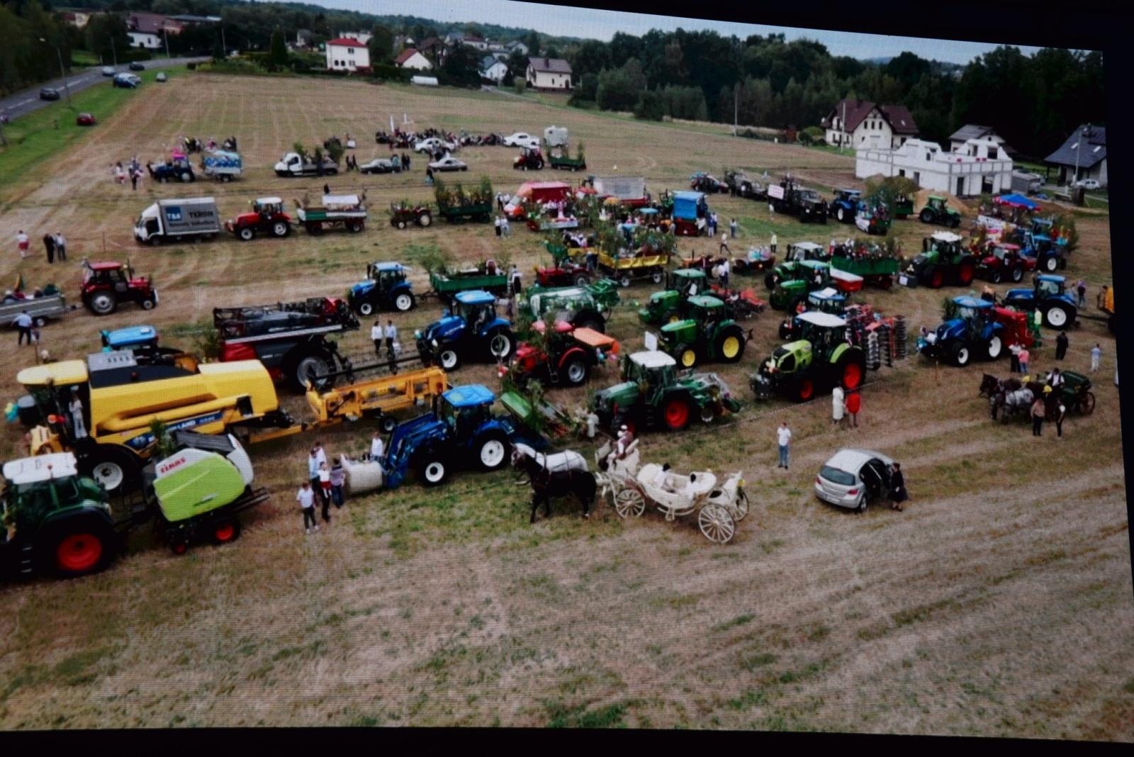Zdjęcie w galerii na portalu naszwodzislaw.com: Boże z Twoich rąk żyjemy. Dożynki w Połomi [FOTO] wiadomości z regionu