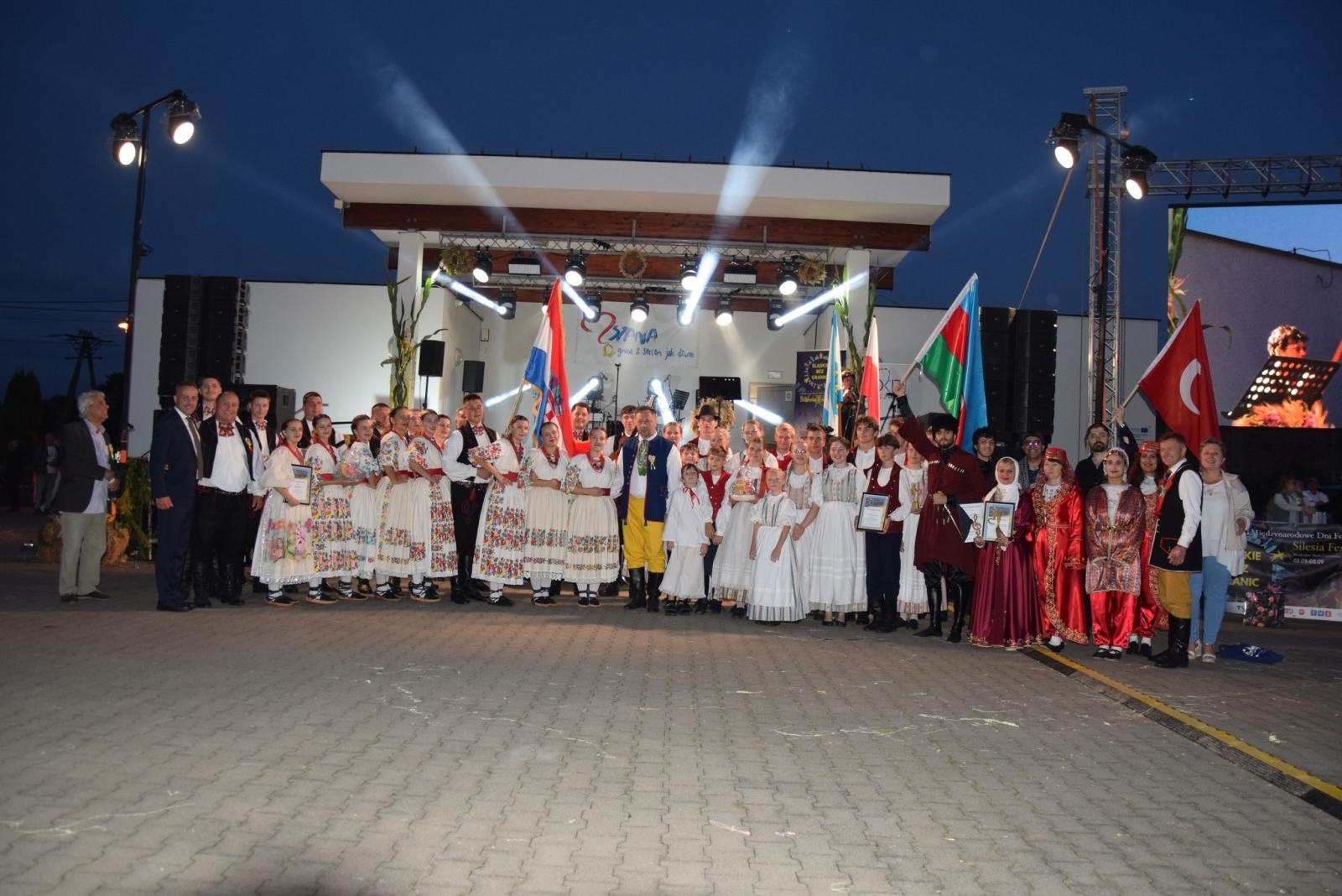 Zdjęcie w galerii na portalu naszwodzislaw.com: Boże z Twoich rąk żyjemy. Dożynki w Połomi [FOTO] wiadomości z regionu