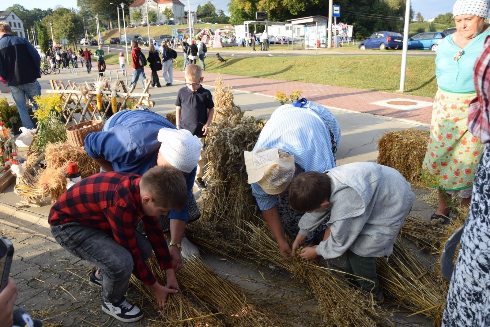 Zdjęcie w galerii na portalu naszwodzislaw.com: Boże z Twoich rąk żyjemy. Dożynki w Połomi [FOTO] wiadomości z regionu