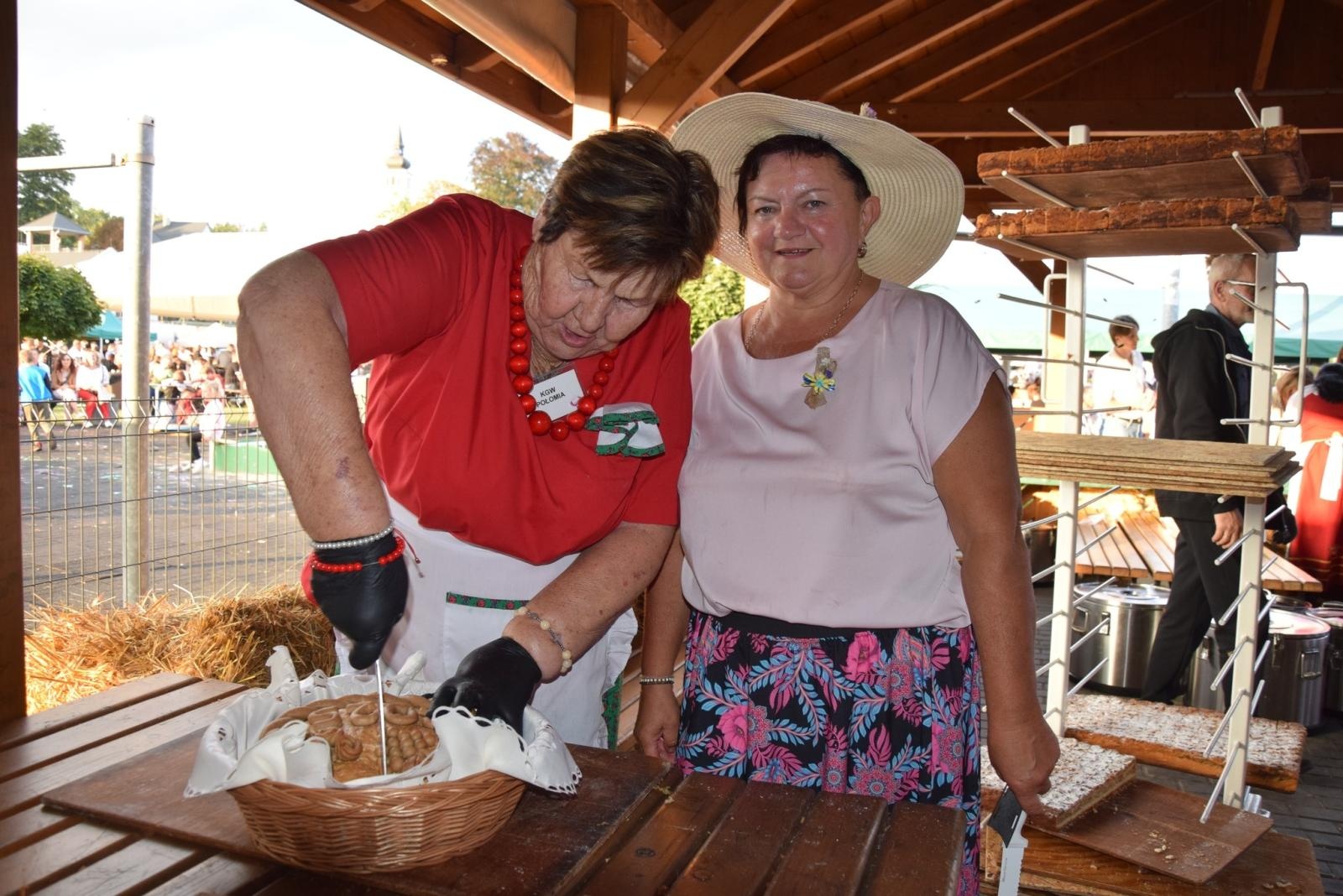 Zdjęcie w galerii na portalu naszwodzislaw.com: Boże z Twoich rąk żyjemy. Dożynki w Połomi [FOTO] wiadomości z regionu
