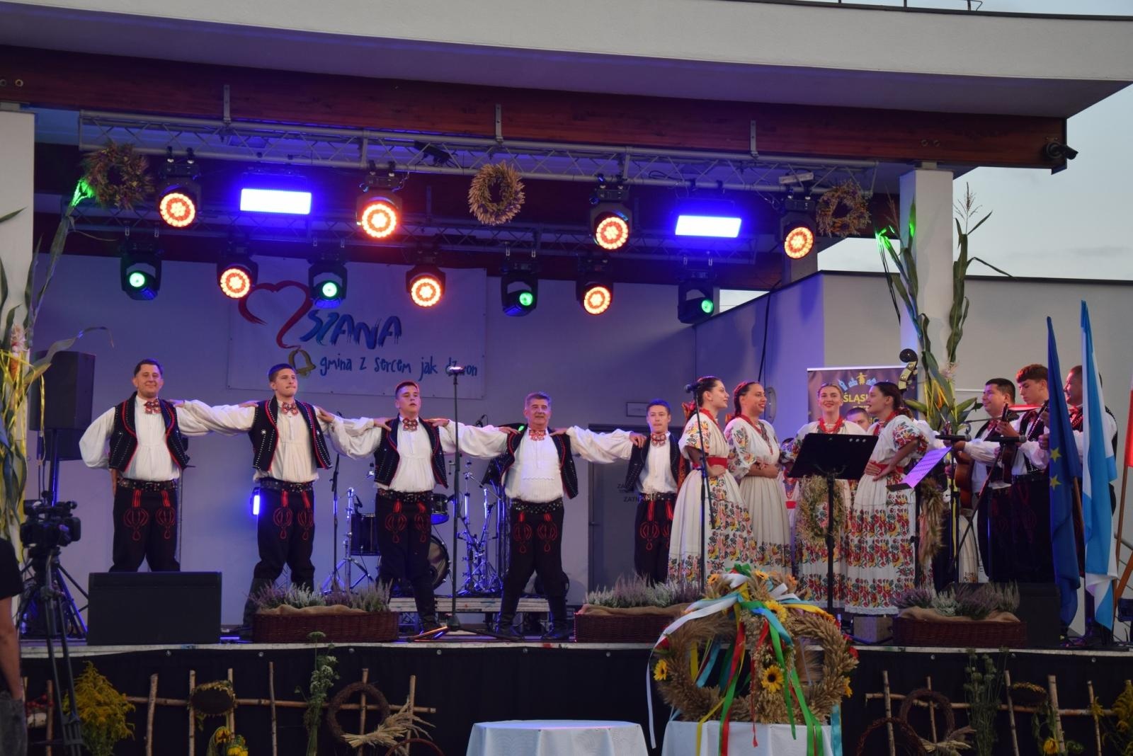 Zdjęcie w galerii na portalu naszwodzislaw.com: Boże z Twoich rąk żyjemy. Dożynki w Połomi [FOTO] wiadomości z regionu