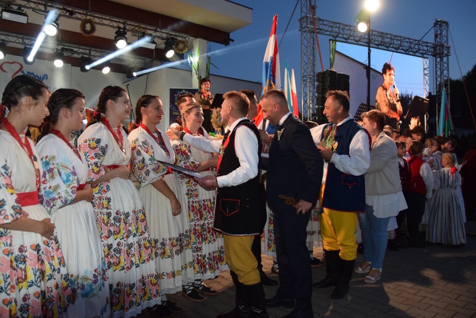 Zdjęcie w galerii na portalu naszwodzislaw.com: Boże z Twoich rąk żyjemy. Dożynki w Połomi [FOTO] wiadomości z regionu