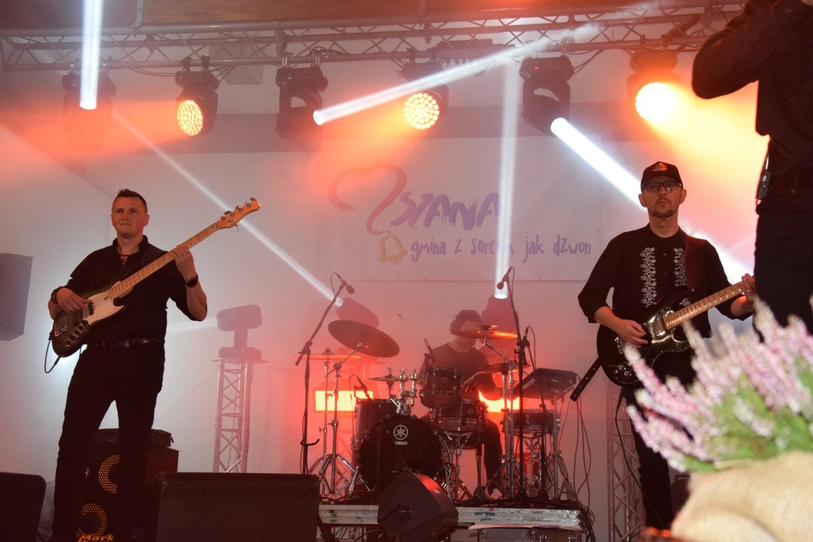 Zdjęcie w galerii na portalu naszwodzislaw.com: Boże z Twoich rąk żyjemy. Dożynki w Połomi [FOTO] wiadomości z regionu