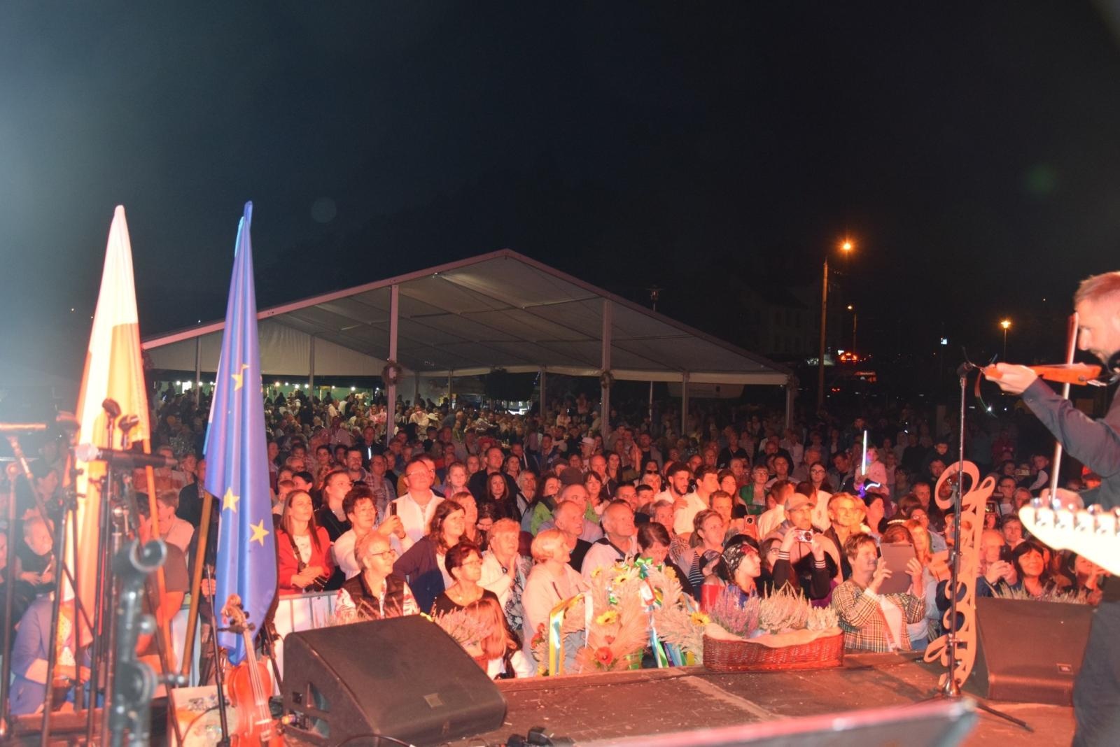 Zdjęcie w galerii na portalu naszwodzislaw.com: Boże z Twoich rąk żyjemy. Dożynki w Połomi [FOTO] wiadomości z regionu