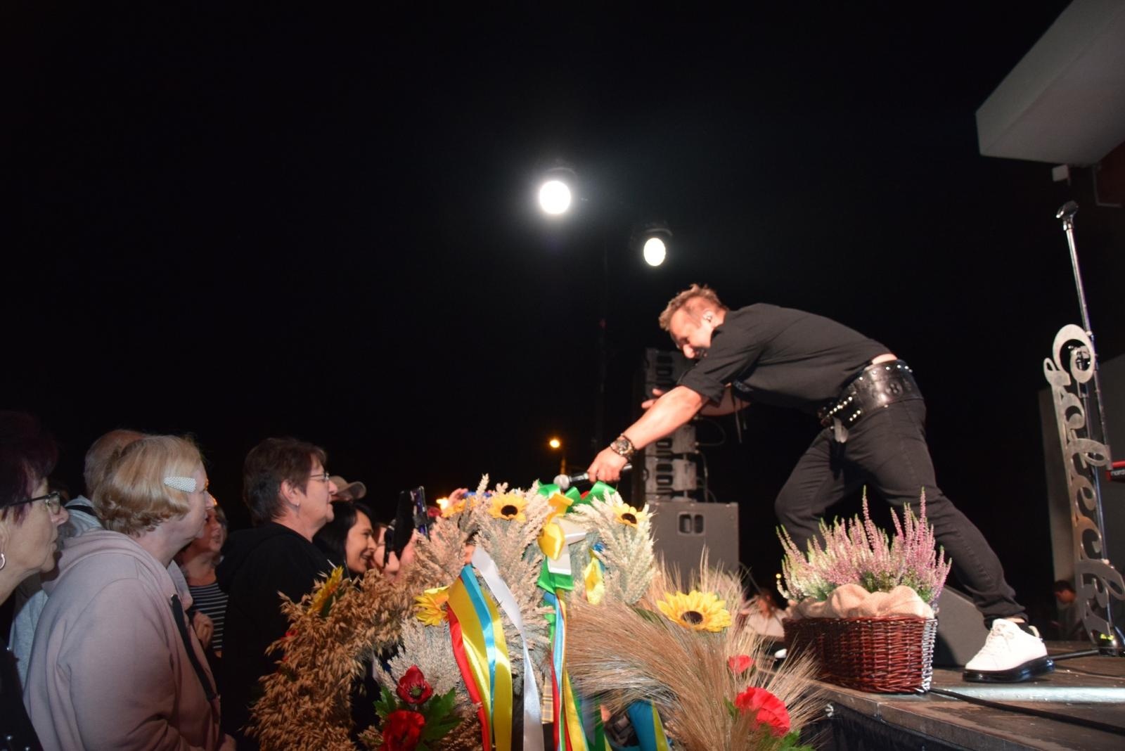 Zdjęcie w galerii na portalu naszwodzislaw.com: Boże z Twoich rąk żyjemy. Dożynki w Połomi [FOTO] wiadomości z regionu