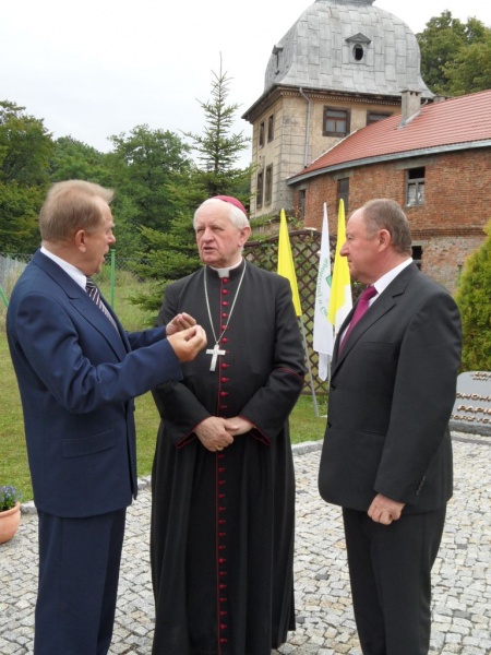 Zdjęcie w galerii na portalu naszwodzislaw.com: Fragment szaty JP II już w Gorzycach wiadomości z regionu