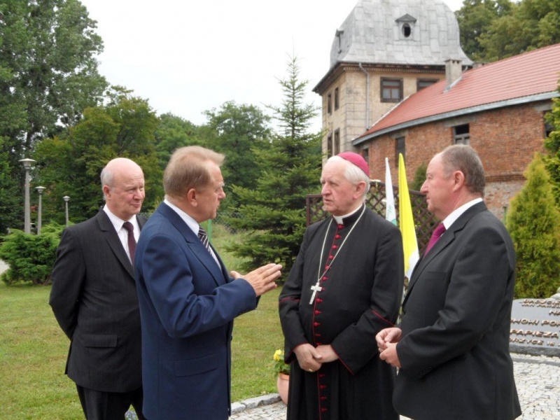 Zdjęcie w galerii na portalu naszwodzislaw.com: Fragment szaty JP II już w Gorzycach wiadomości z regionu