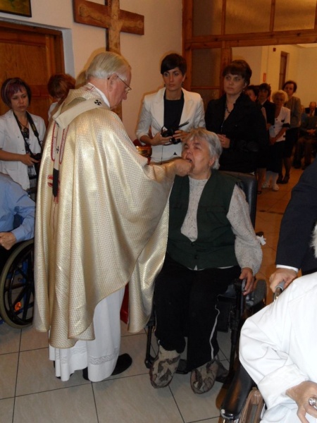 Zdjęcie w galerii na portalu naszwodzislaw.com: Fragment szaty JP II już w Gorzycach wiadomości z regionu